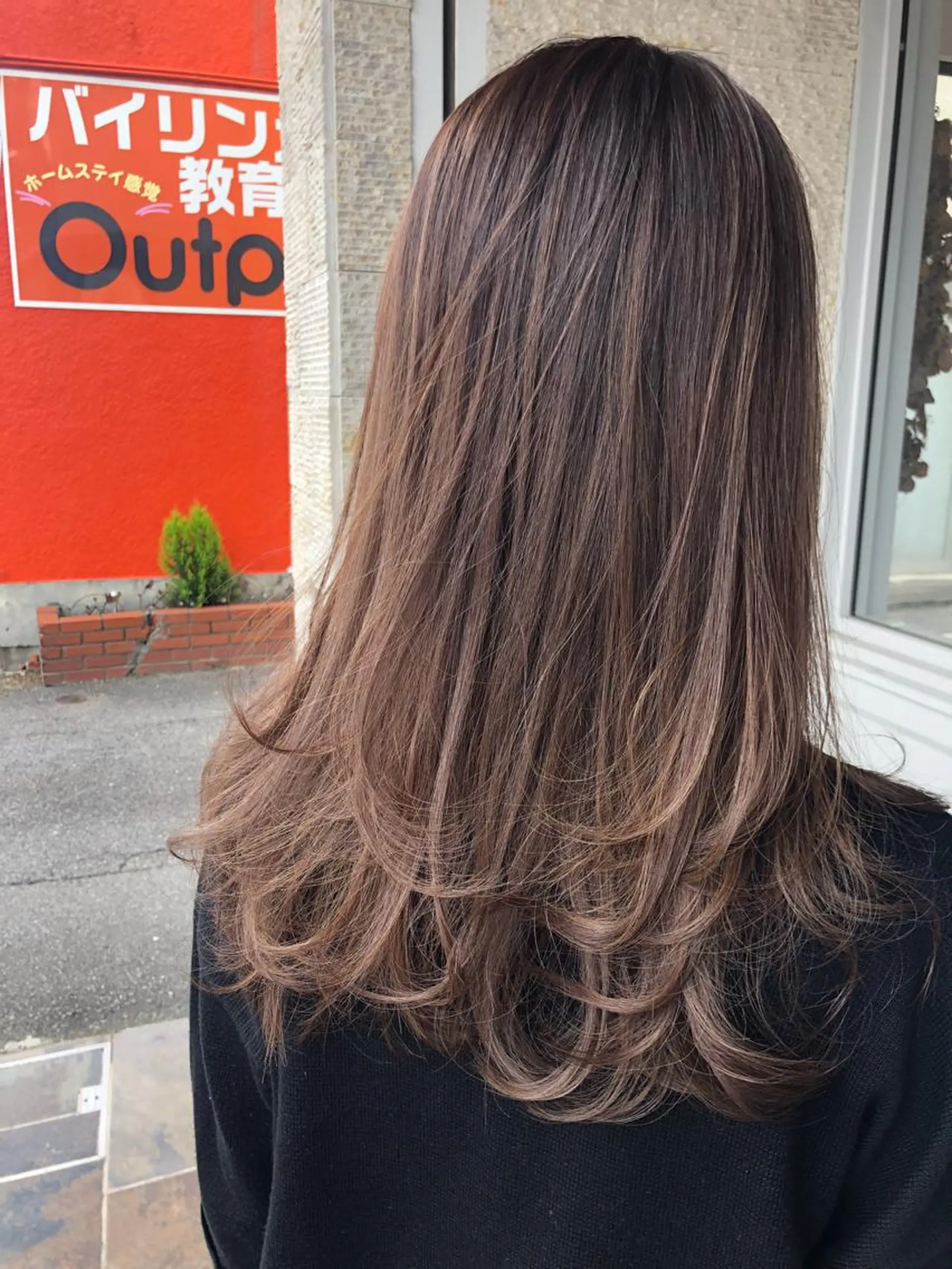 セミロング カラー ヘアアレンジ お団子ヘア 切りっぱなしボブ バレイヤージュ ブリーチ グラデーションカラー Mariana/ 鶴原-ハイライトのヘアスタイル