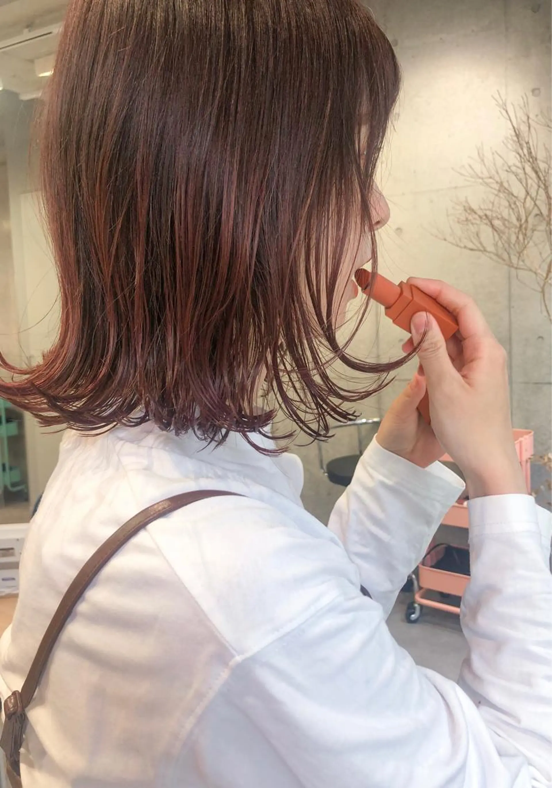 ミディアム カラー ヘアアレンジ ブラウンカラー ピンクカラー ピンクブラウン 外ハネヘア rii-🩰 トレンドメイクのヘアスタイル