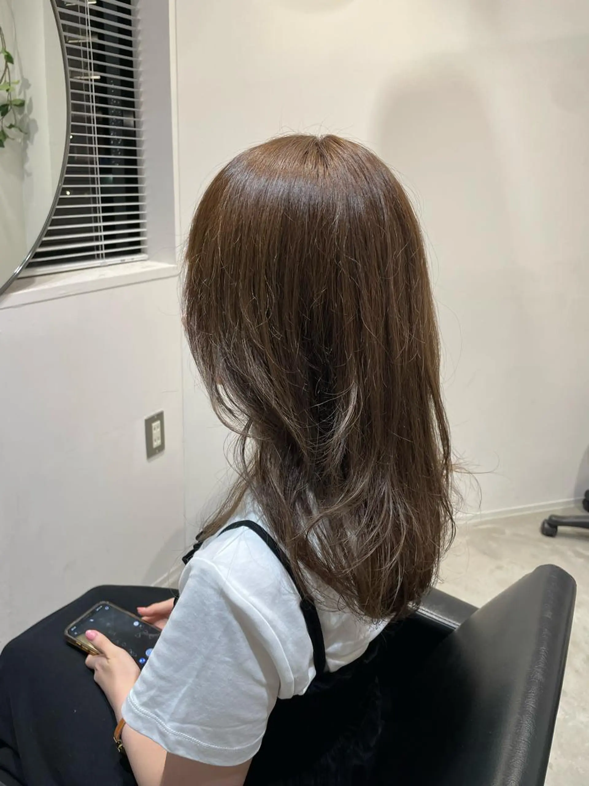 セミロング カラー ブラウンカラー チョコレートブラウン レイヤー♡ 石川優奈のヘアスタイル