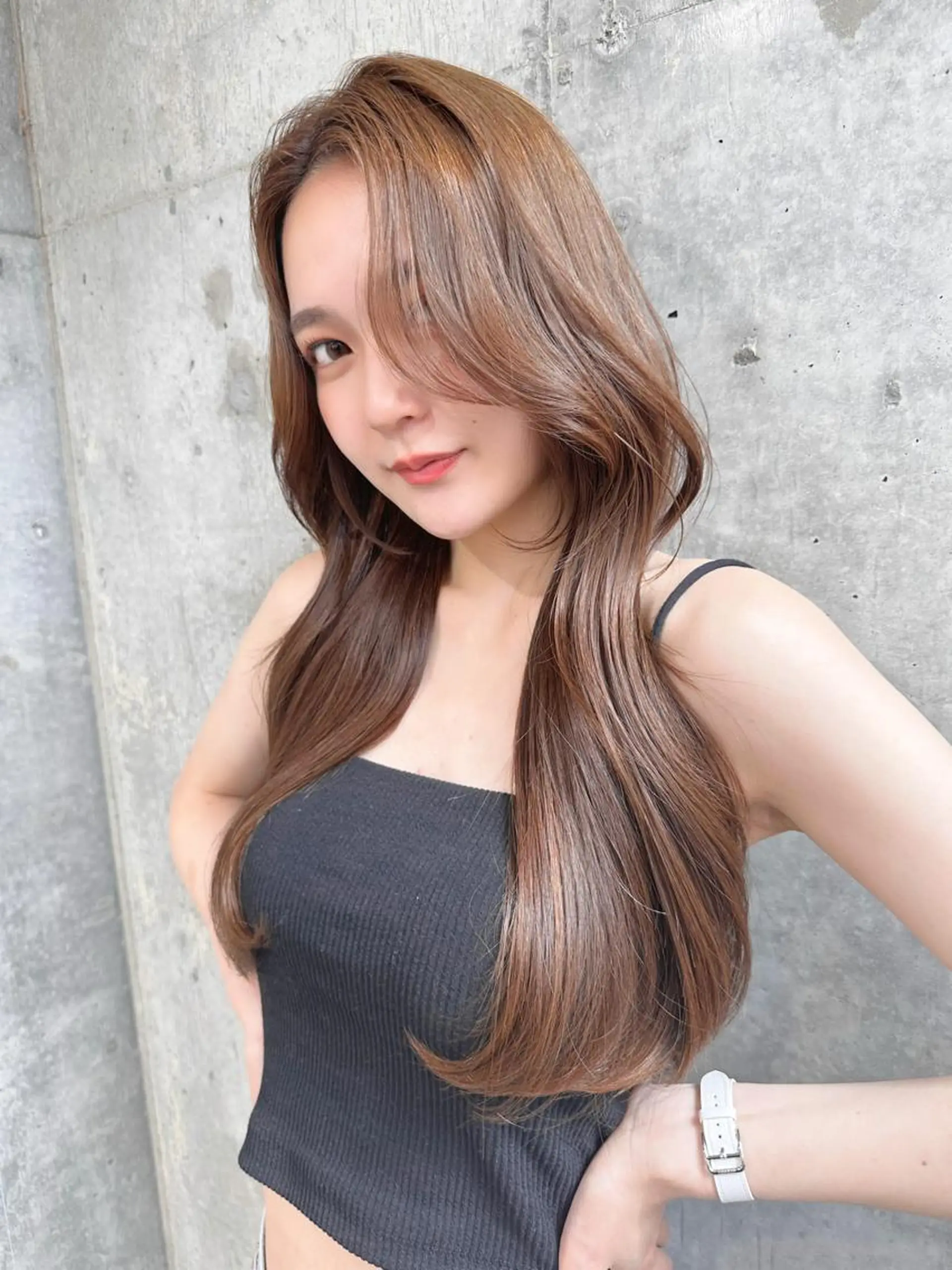 ロング アッシュ ボブ くびれヘア 天使の羽バング・フェザーバング ハイライト 新宿/韓国レイヤー 髪質改善カラー/角所のヘアスタイル