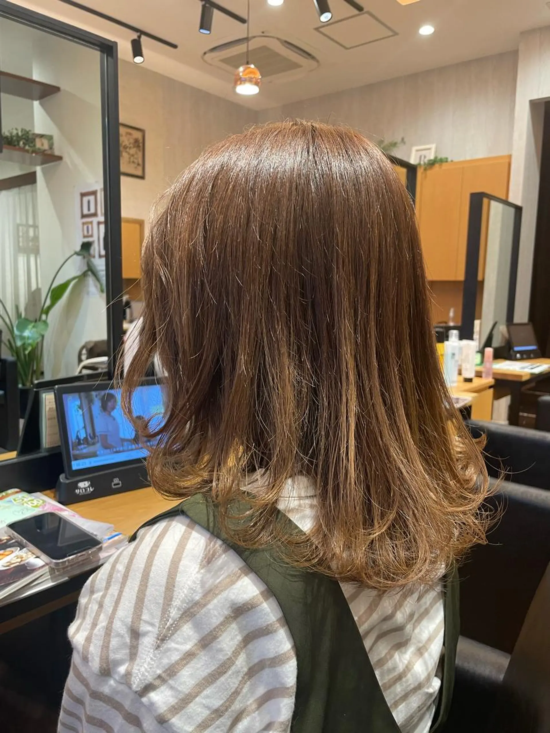 ミディアム レイヤーカット WE RULE 札幌店 【ウィールール 札幌店】所属・✨️大人ショート 髙橋朋花のヘアスタイル