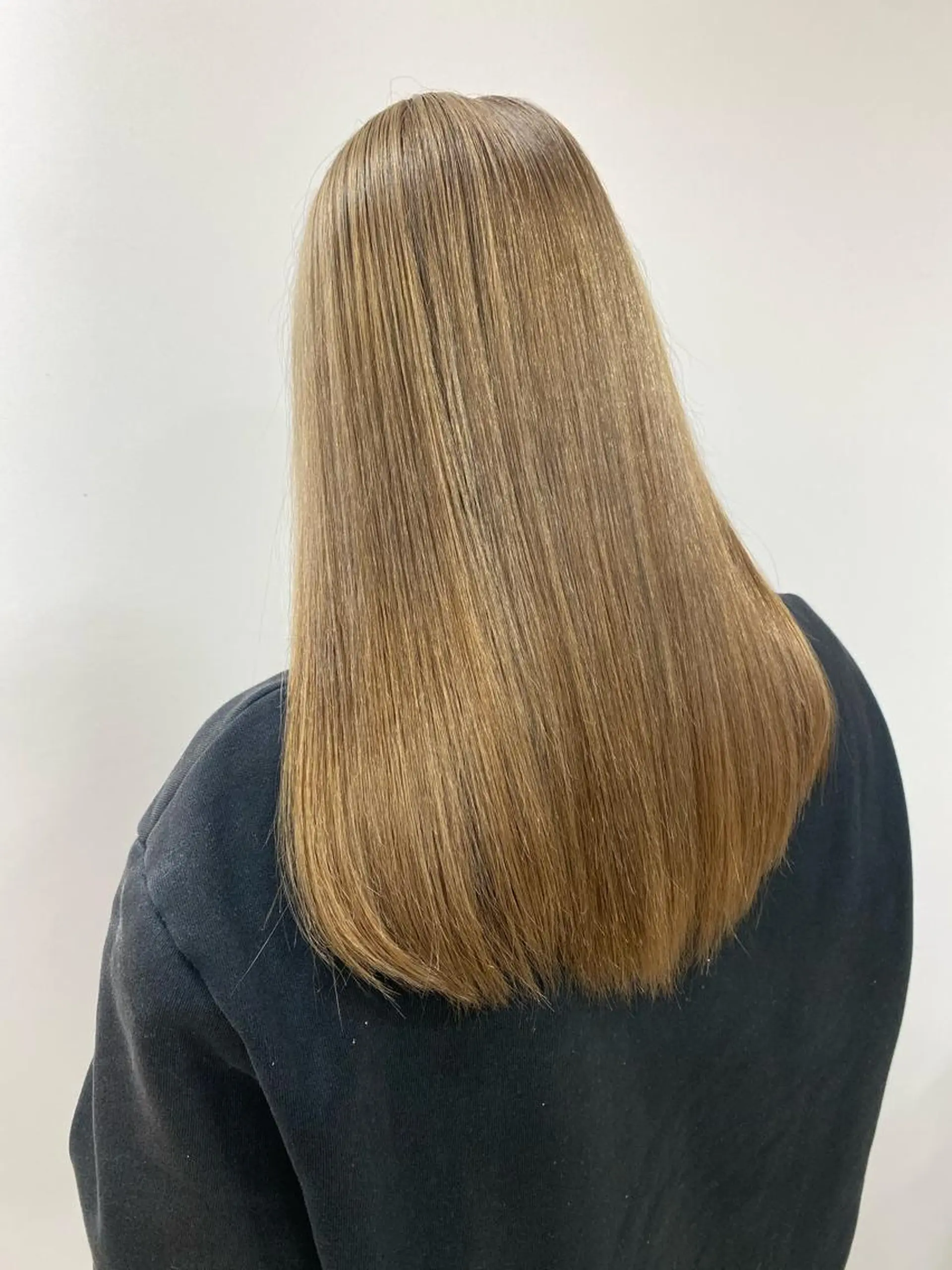 ロング カラー グレージュ ミルクティーグレージュ ヘアカラー トリートメント ヘアセット ハイトーン/ウルフ /レイヤー/坂野幸伸のヘアスタイル