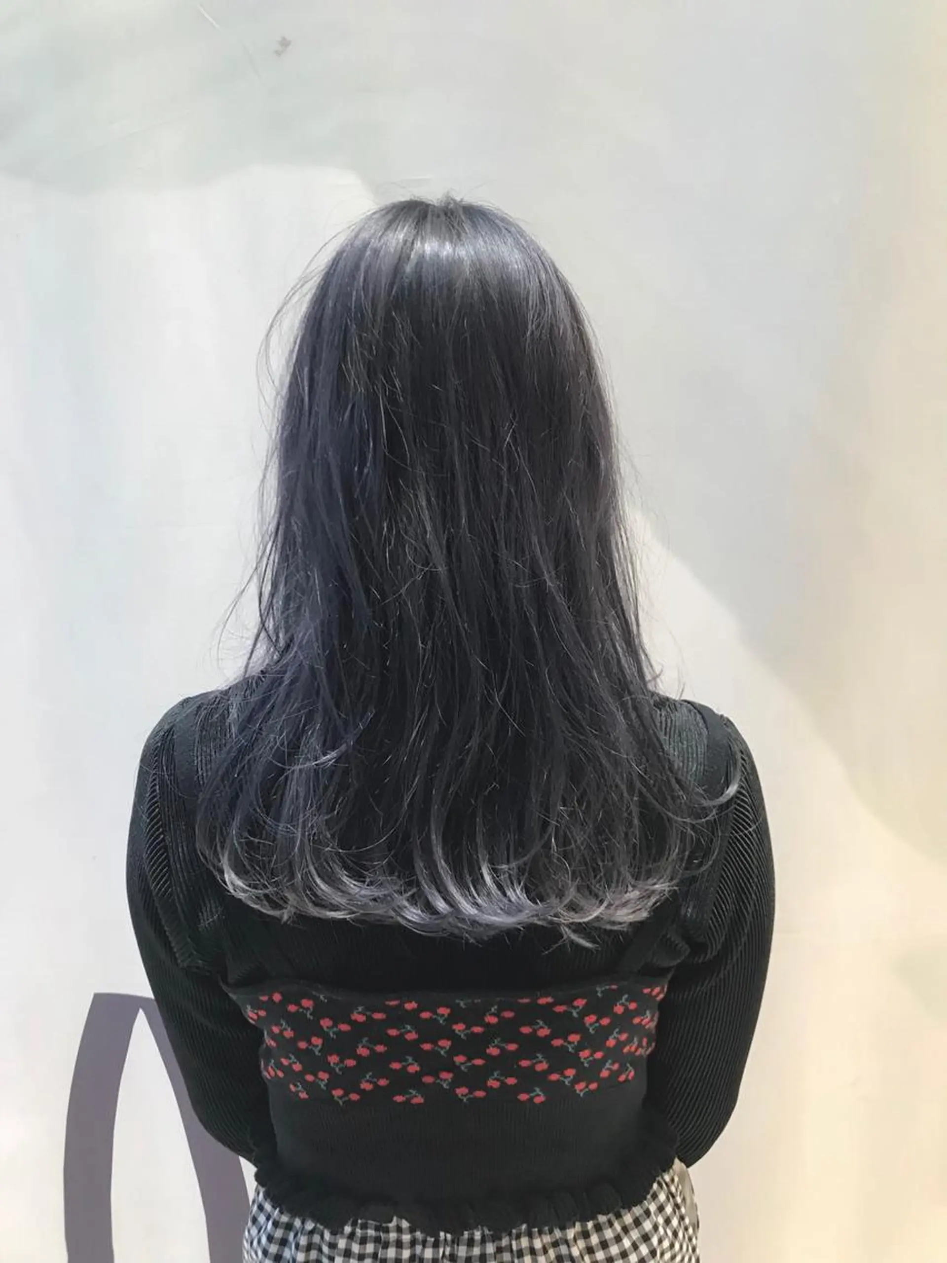 ミディアム カラー ブリーチ ブルーカラー ハイトーンカラー シルバー 甲斐 敢のヘアスタイル