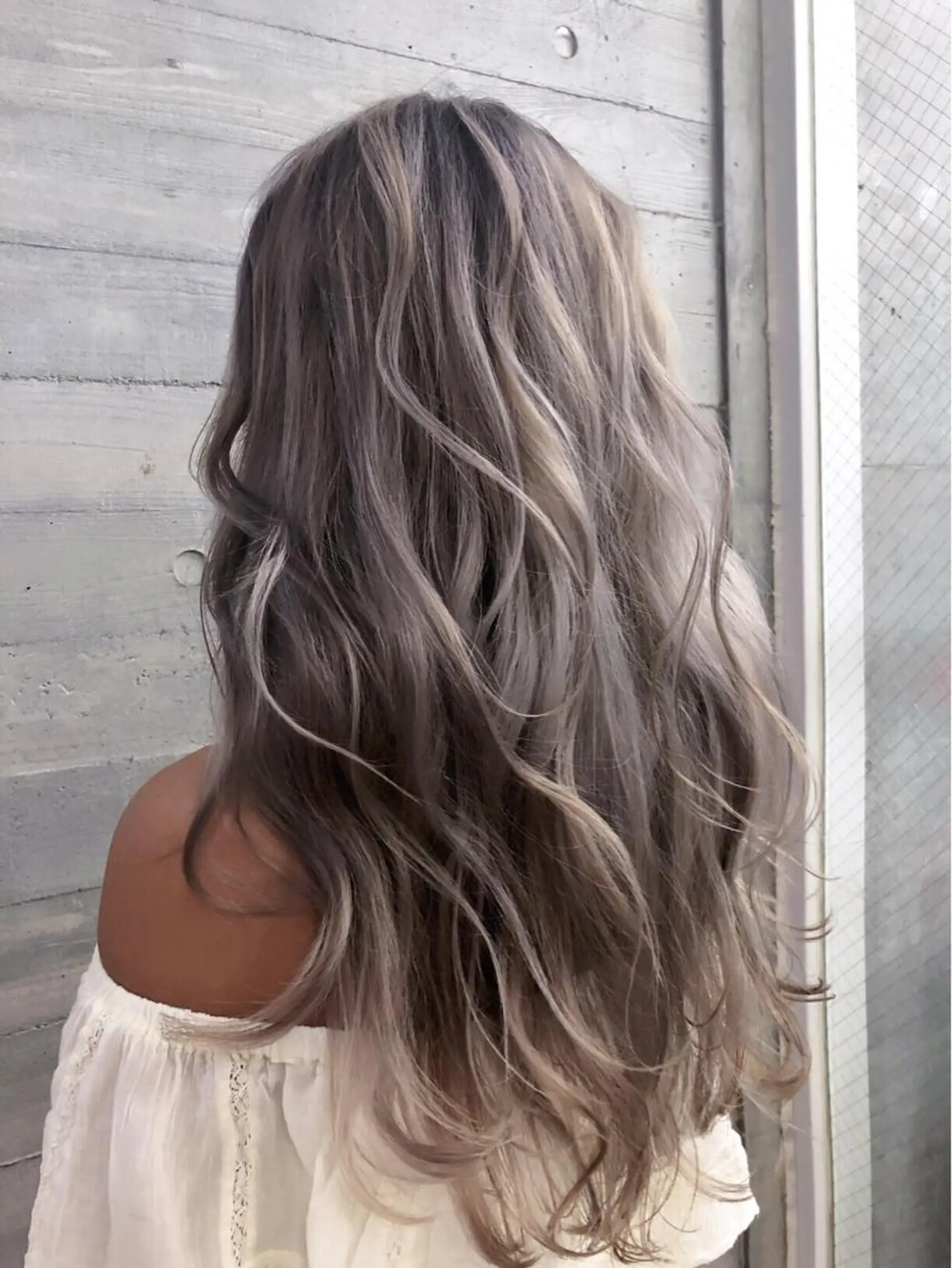 セミロング カラー ブロンド ホワイトブロンド 白髪ぼかし×デザイン 🕊️🫧ホウジョウのヘアスタイル