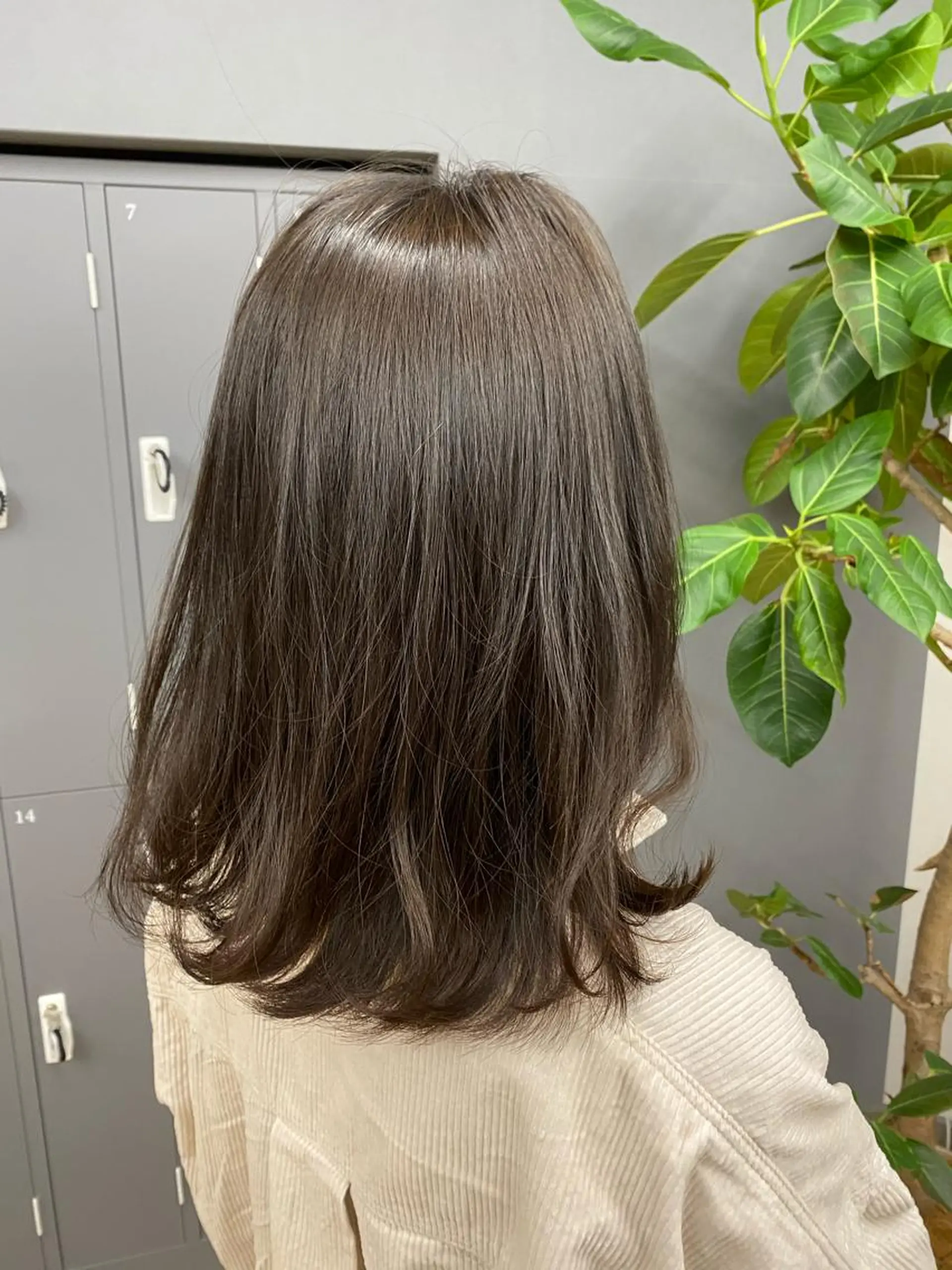 ミディアム カラー アッシュ ベージュカラー 🫧ふじたまゆ🫧 レイヤーカット✂︎のヘアスタイル