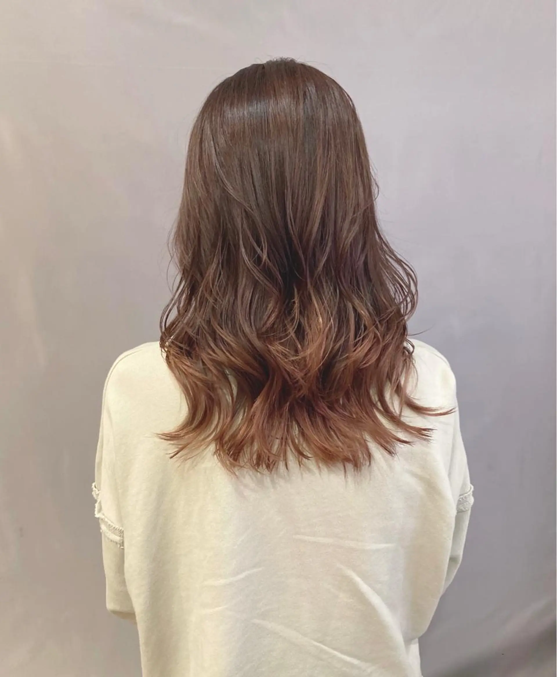 セミロング カラー 宮原 佳苗のヘアスタイル