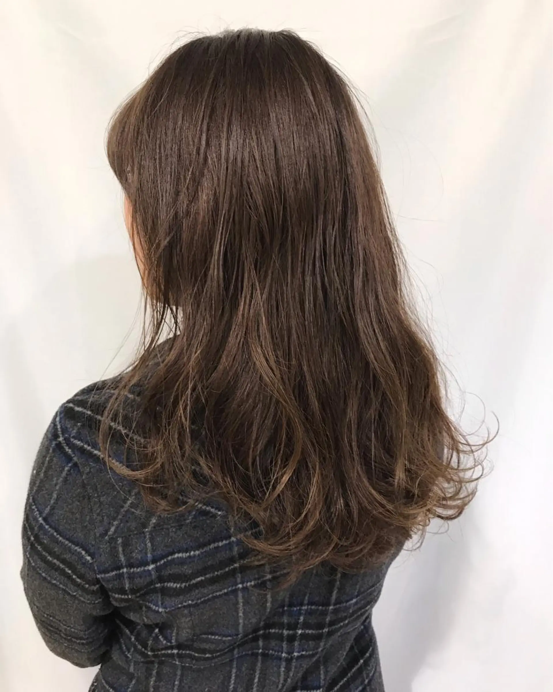 セミロング ハイライト 富田 菜月のヘアスタイル