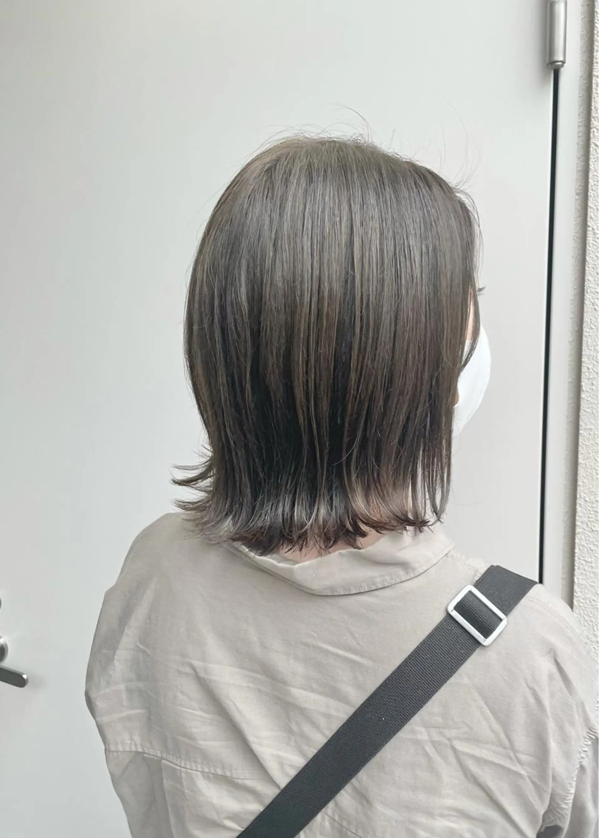 ミディアム アッシュ ボブ 外ハネヘア カット ヘアカラー まつげ兼任しもさこ 🌟レイヤー得意のヘアスタイル