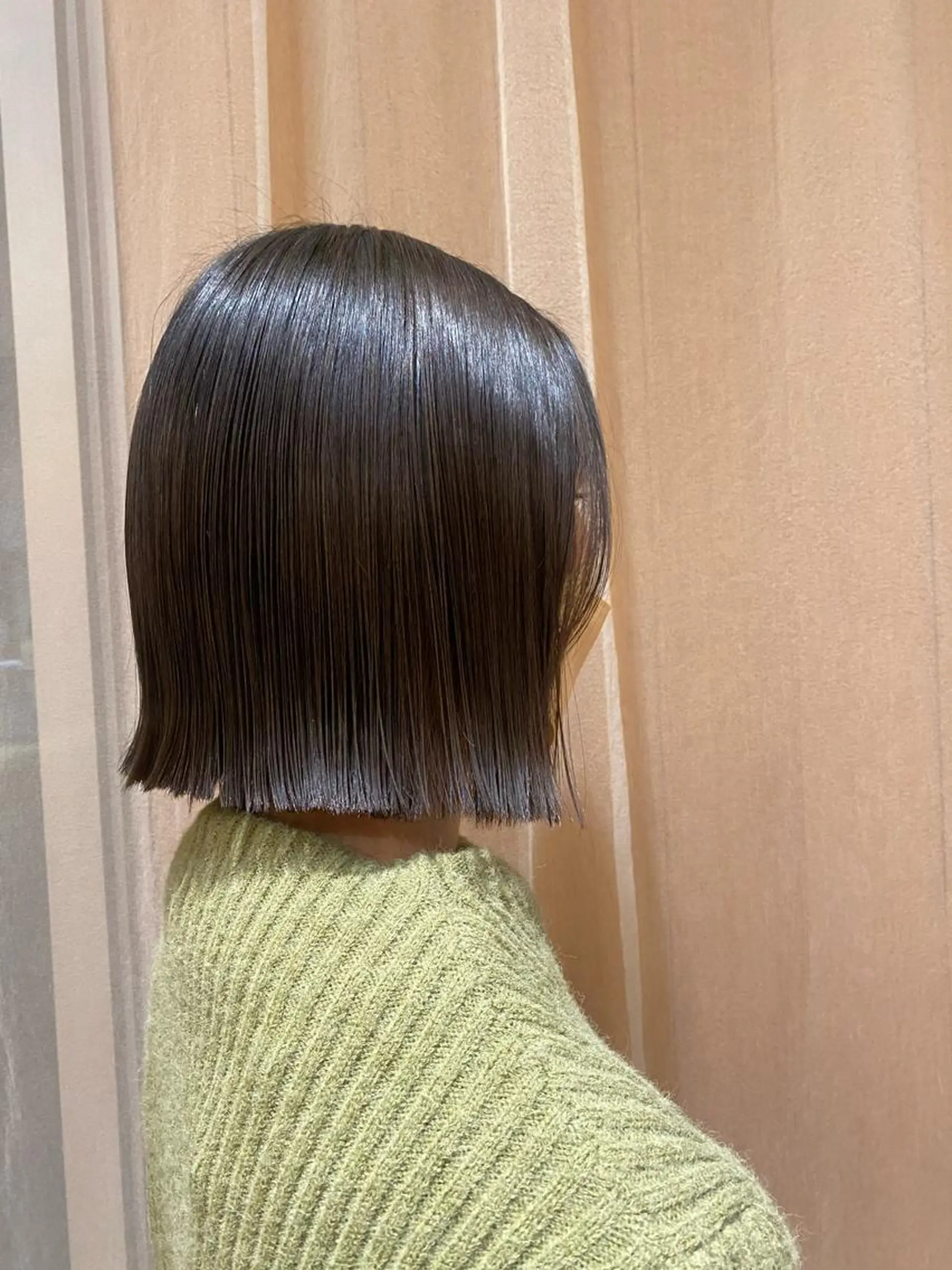 ショート ボブ 外ハネヘア カット トリートメント 大人可愛い♡コテ巻き パーマ🌼杉田 萌恵のヘアスタイル