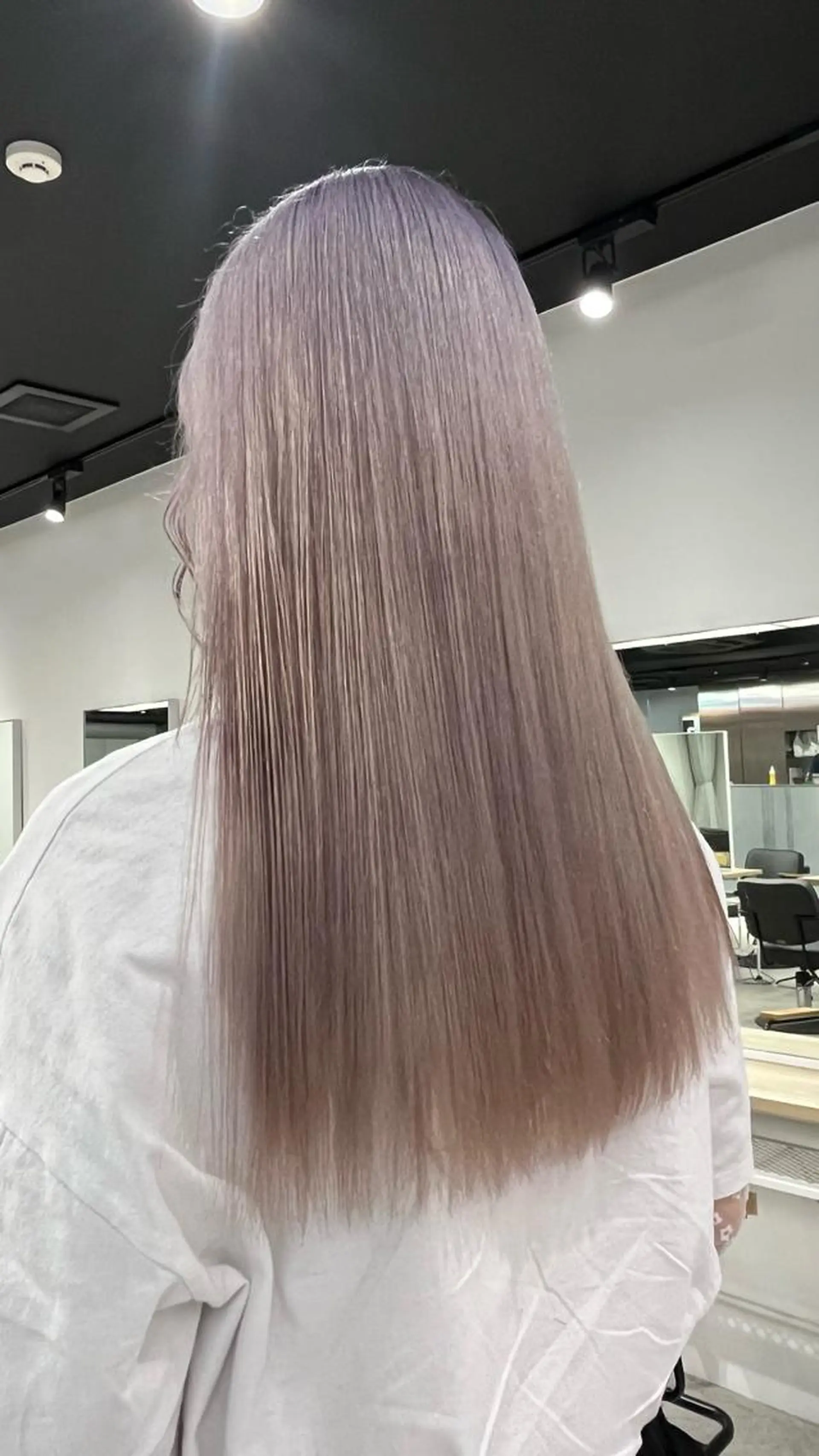 ロング カラー ヘアアレンジ シルバー ホワイトシルバー ヘアカラー mai🤍縮毛酸性ス トレート/アイリストのヘアスタイル