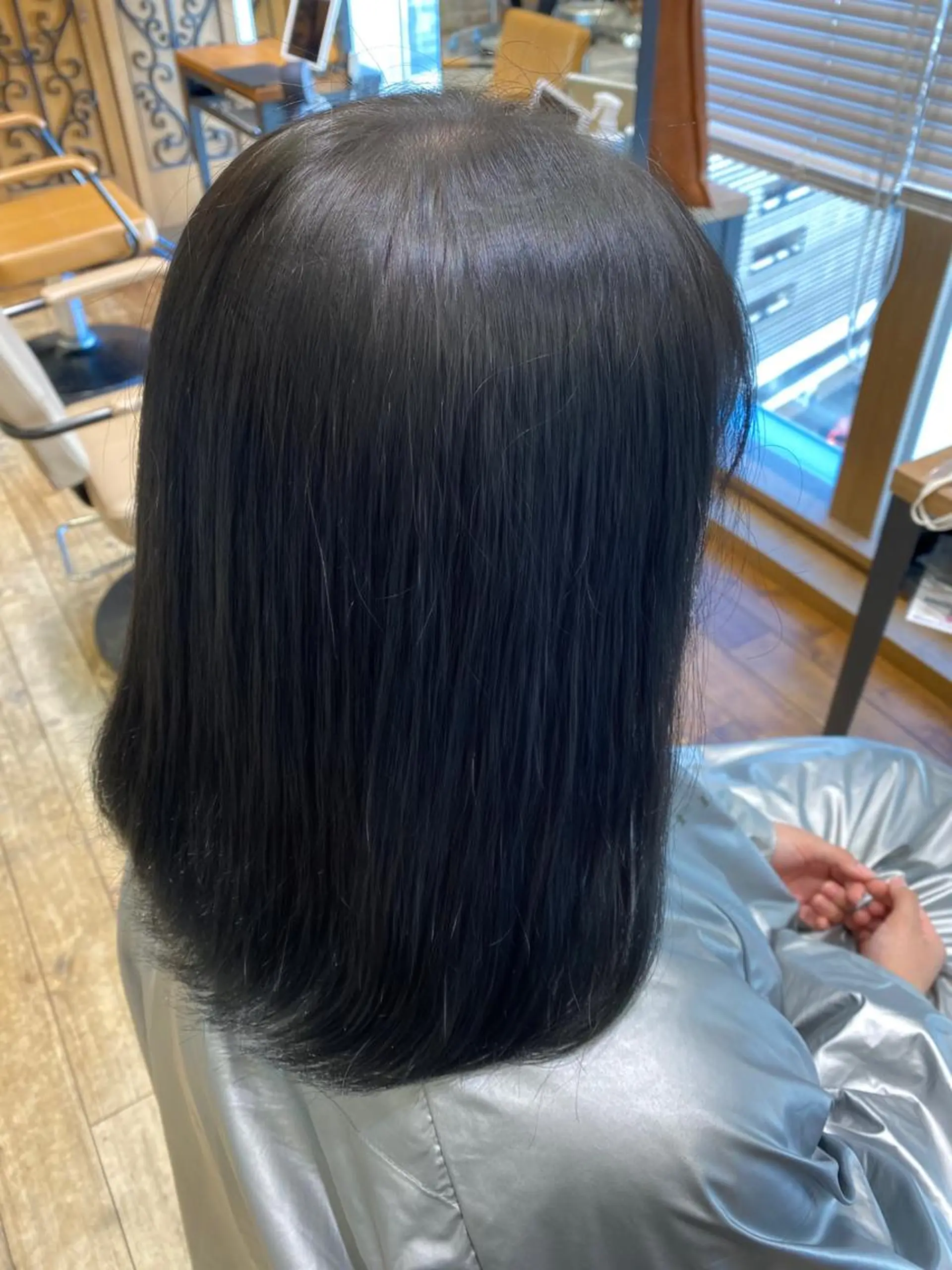 カラー 新宿/レイヤー 顔周りカット溝手優太のヘアスタイル