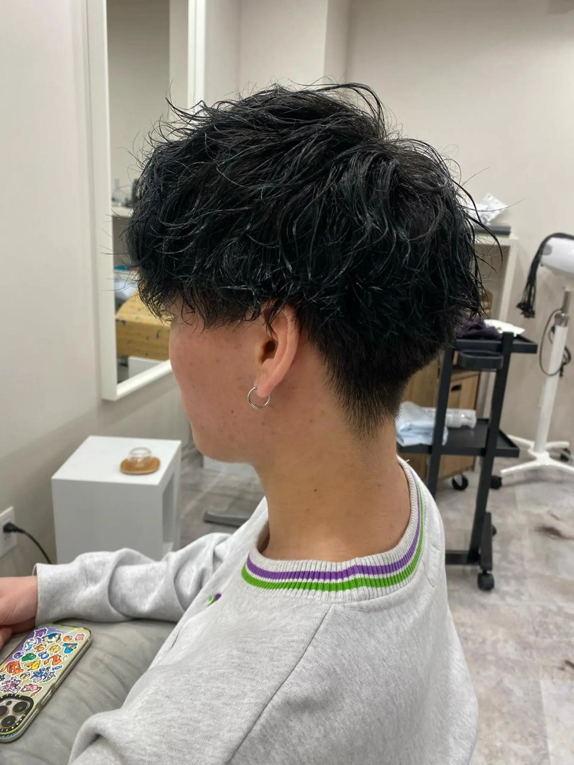 カラー パーマ メンズ マッシュ メンズパーマ ツイストスパイラルパーマ 黒髪 ブルーカラー 佐々木 雪菜のヘアスタイル