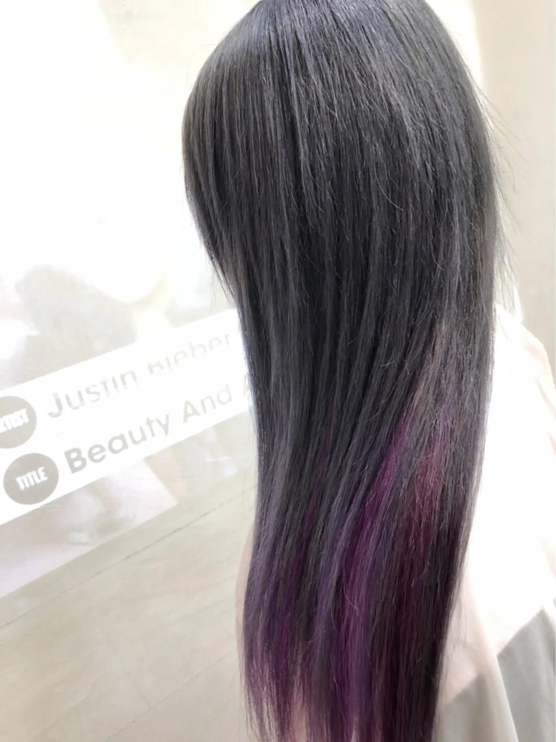 ロング アッシュ アッシュグレー パープルカラー GLAD 萩原のヘアスタイル