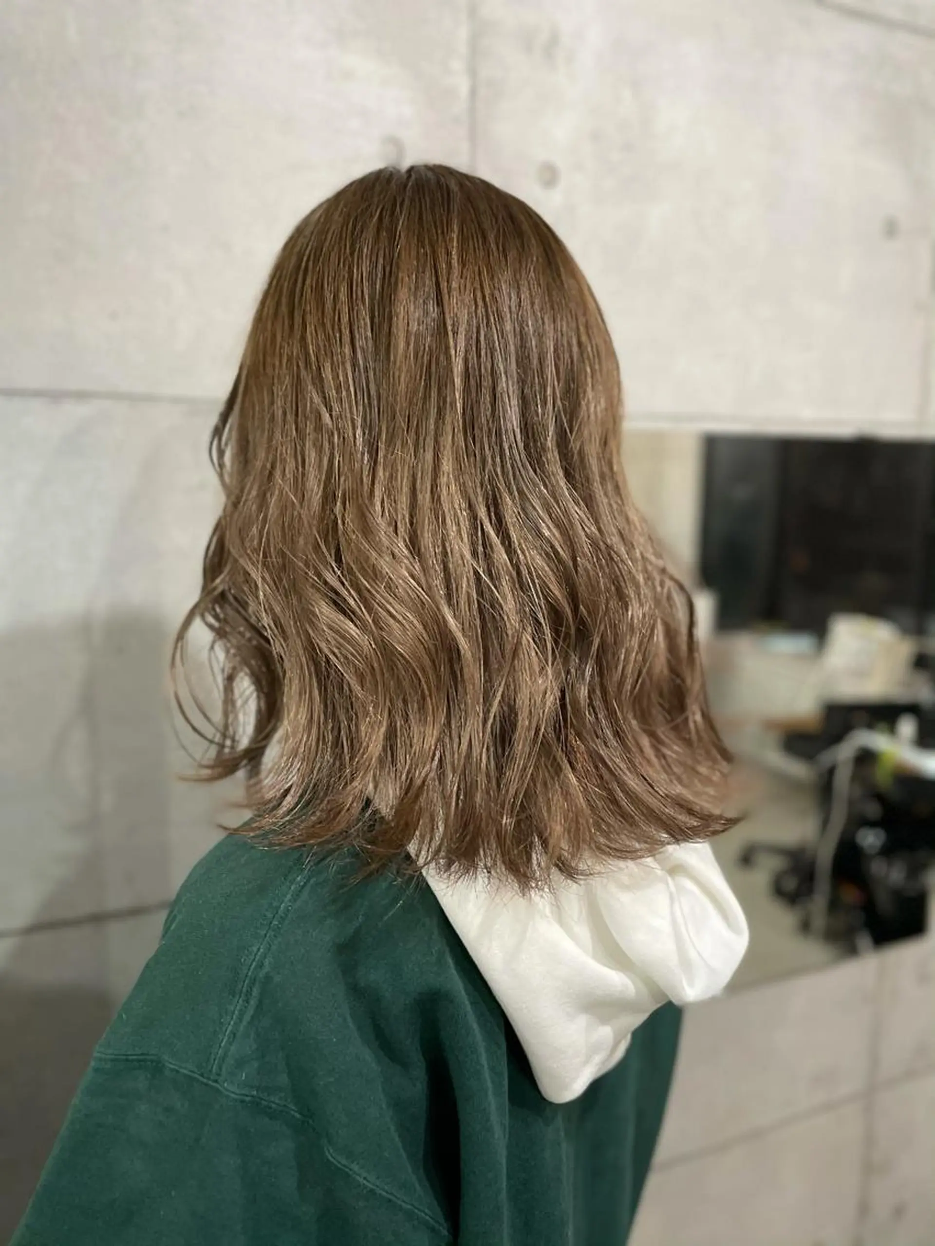 ミディアム カラー パーマ ヘアアレンジ メンズ キッズ ネイル マツエク・マツパ 切りっぱなしヘアボブ ミディアムヘアRYOのヘアスタイル