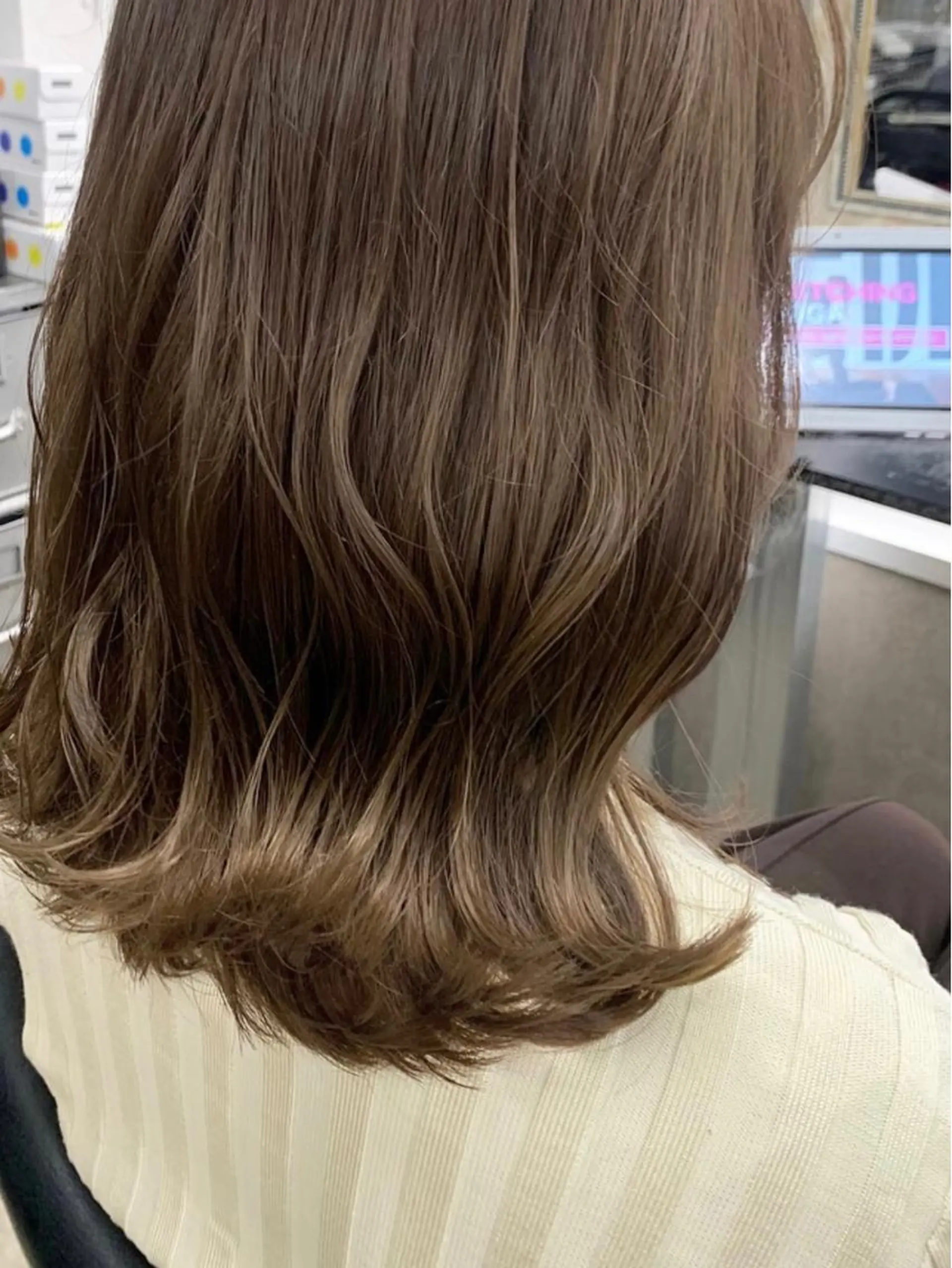 ミディアム カラー ブリーチ 透明感カラー ブリーチなしカラー カット ヘアカラー トリートメント うえの ももねのヘアスタイル