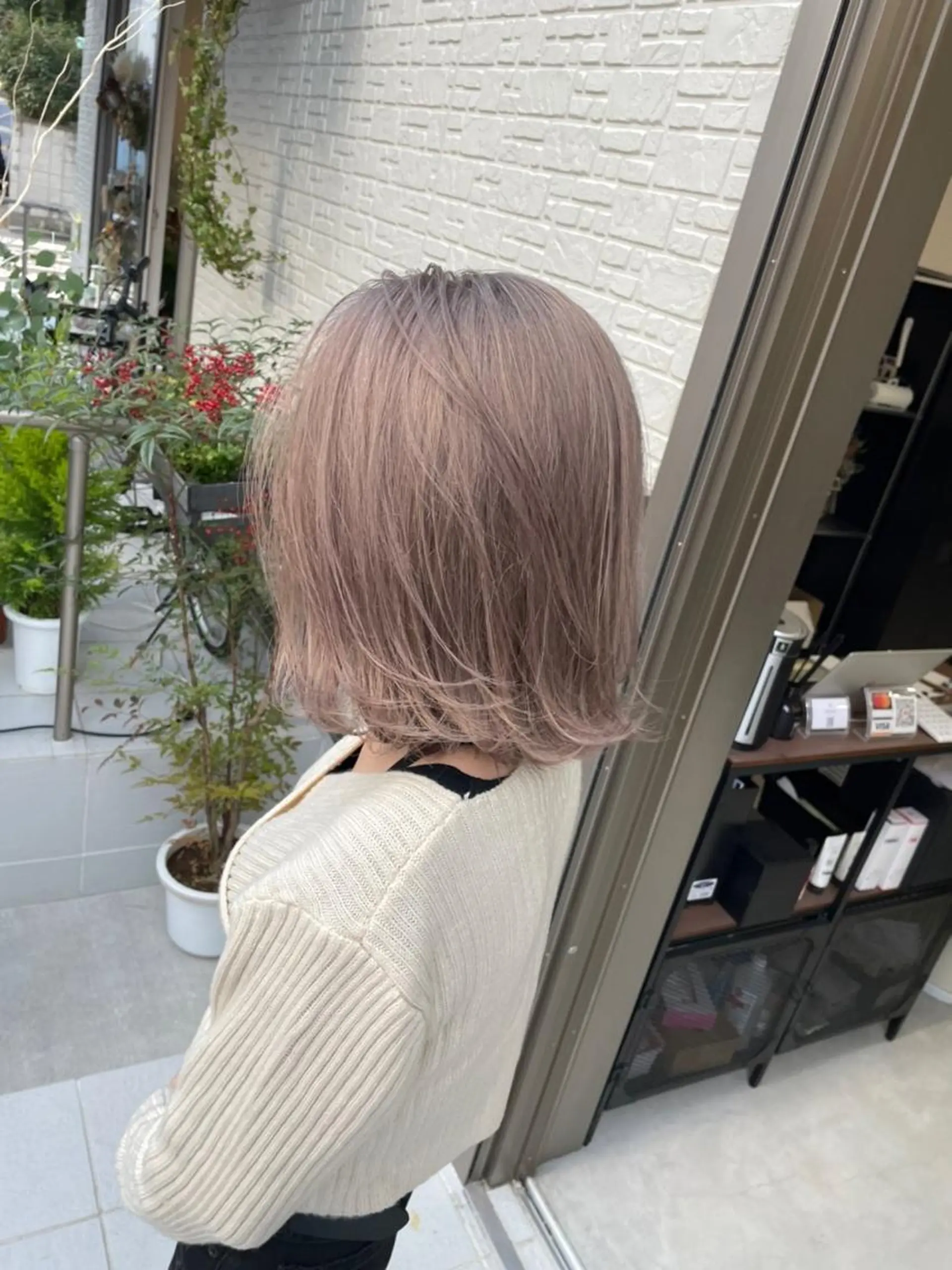 ミディアム ヘアアレンジ カラー ブリーチ ケアブリーチ デザインカラー ダブルカラー ハイトーンカラー 女性専用サロン梅田 髪質改善カラーakiのヘアスタイル