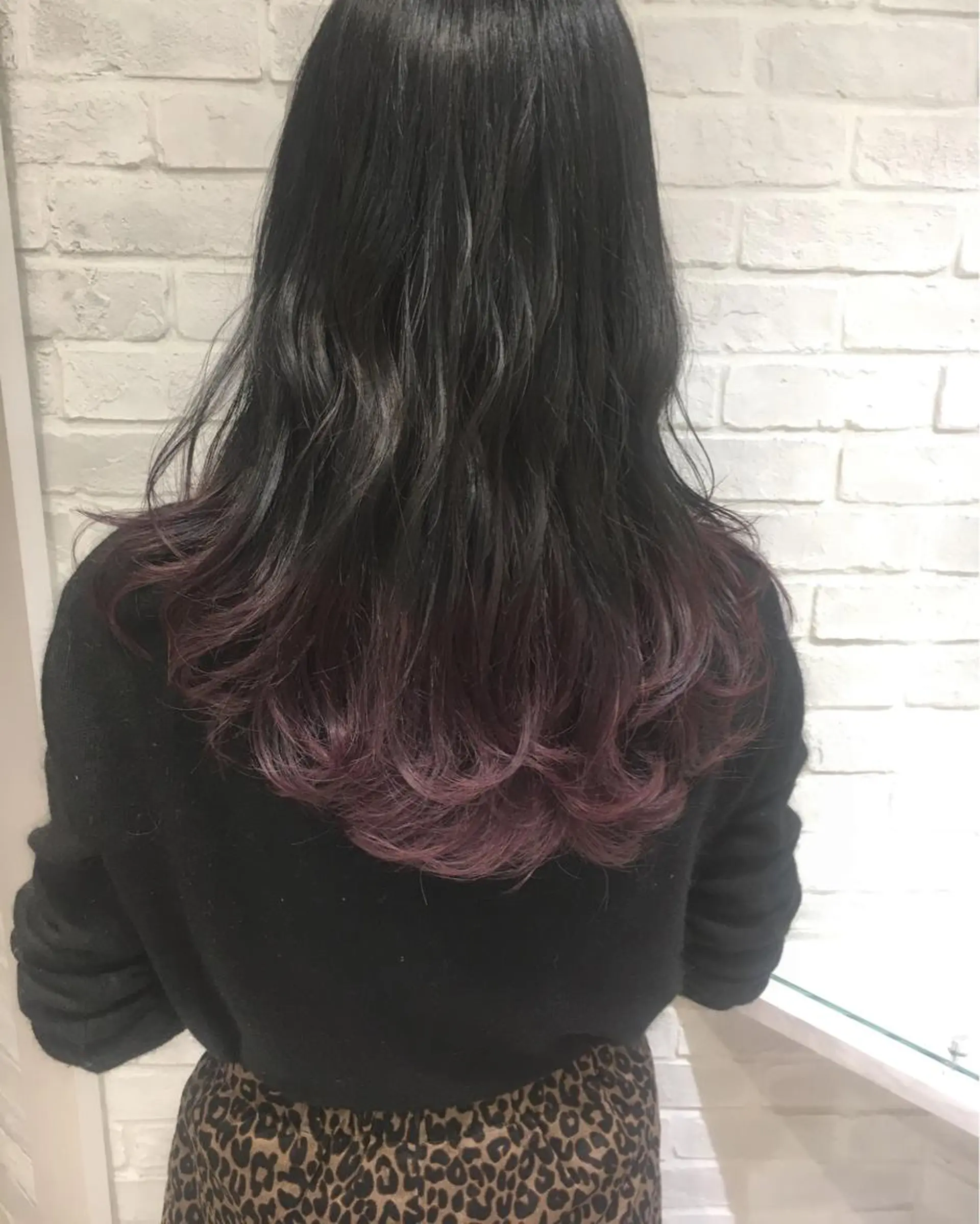 カラー アッシュ アッシュグレー グラデーションカラー 江原 彩華のヘアスタイル
