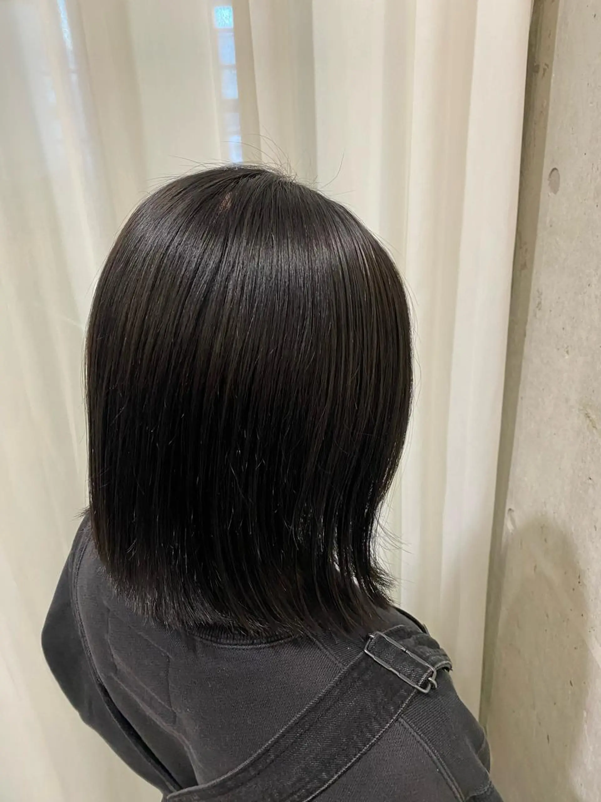 ミディアム カラー 黒髪 ブルーカラー ブルーブラック カット ヘアカラー トリートメント 田中 アキオのヘアスタイル