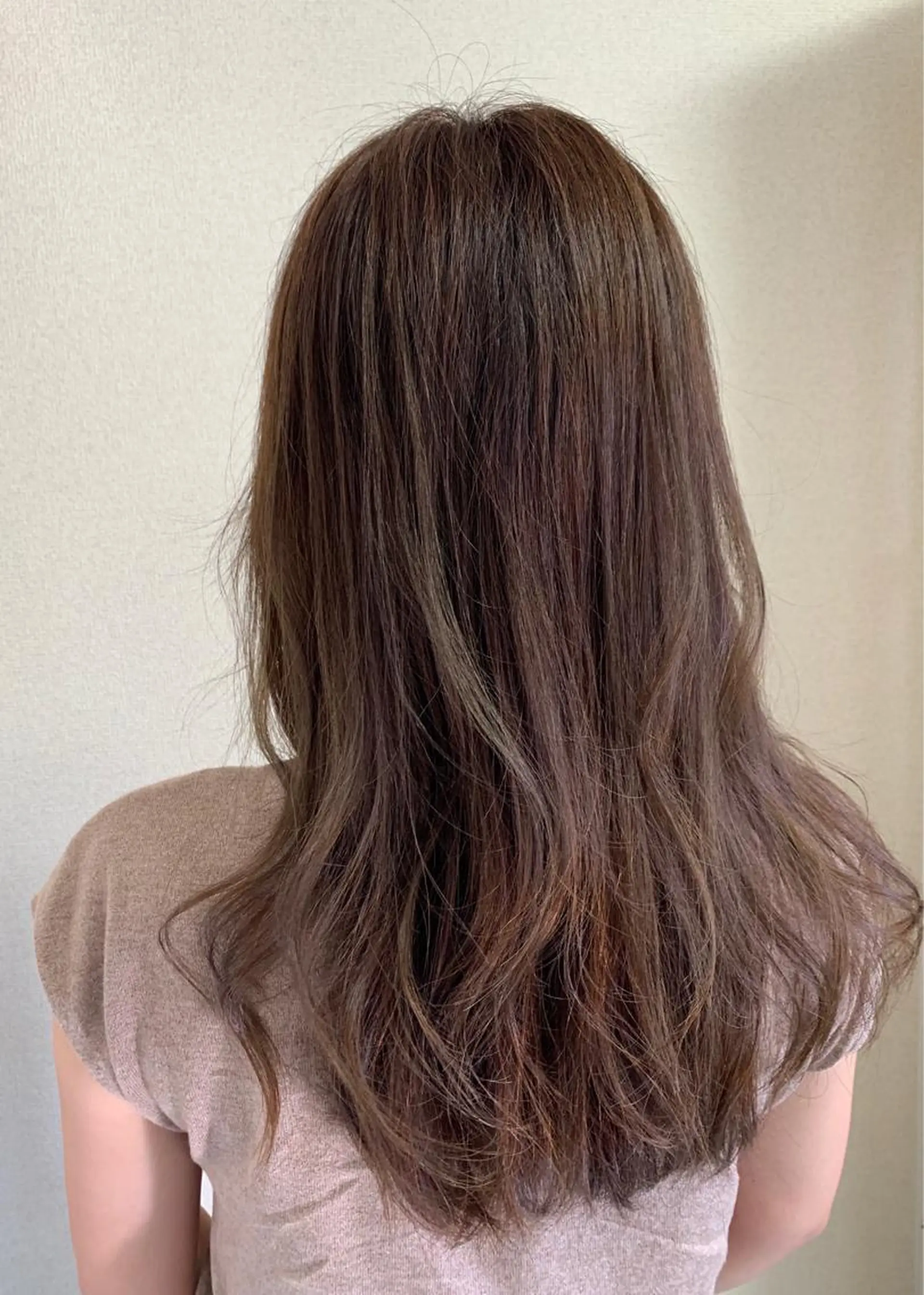 セミロング アッシュ 髪質改善お任せ ください♪ひとみのヘアスタイル