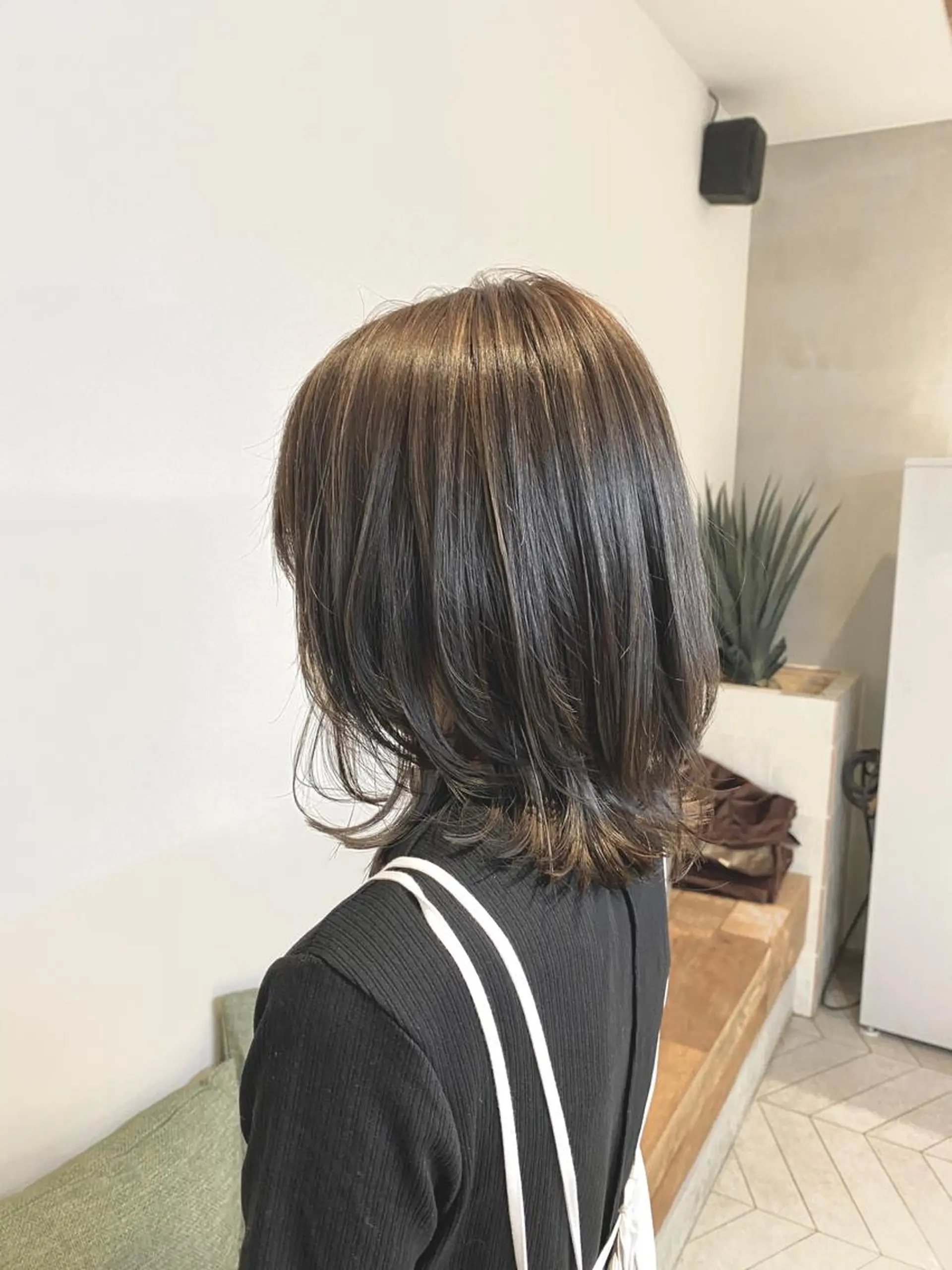 ミディアム カラー レイヤーカット 根津 友輔のヘアスタイル