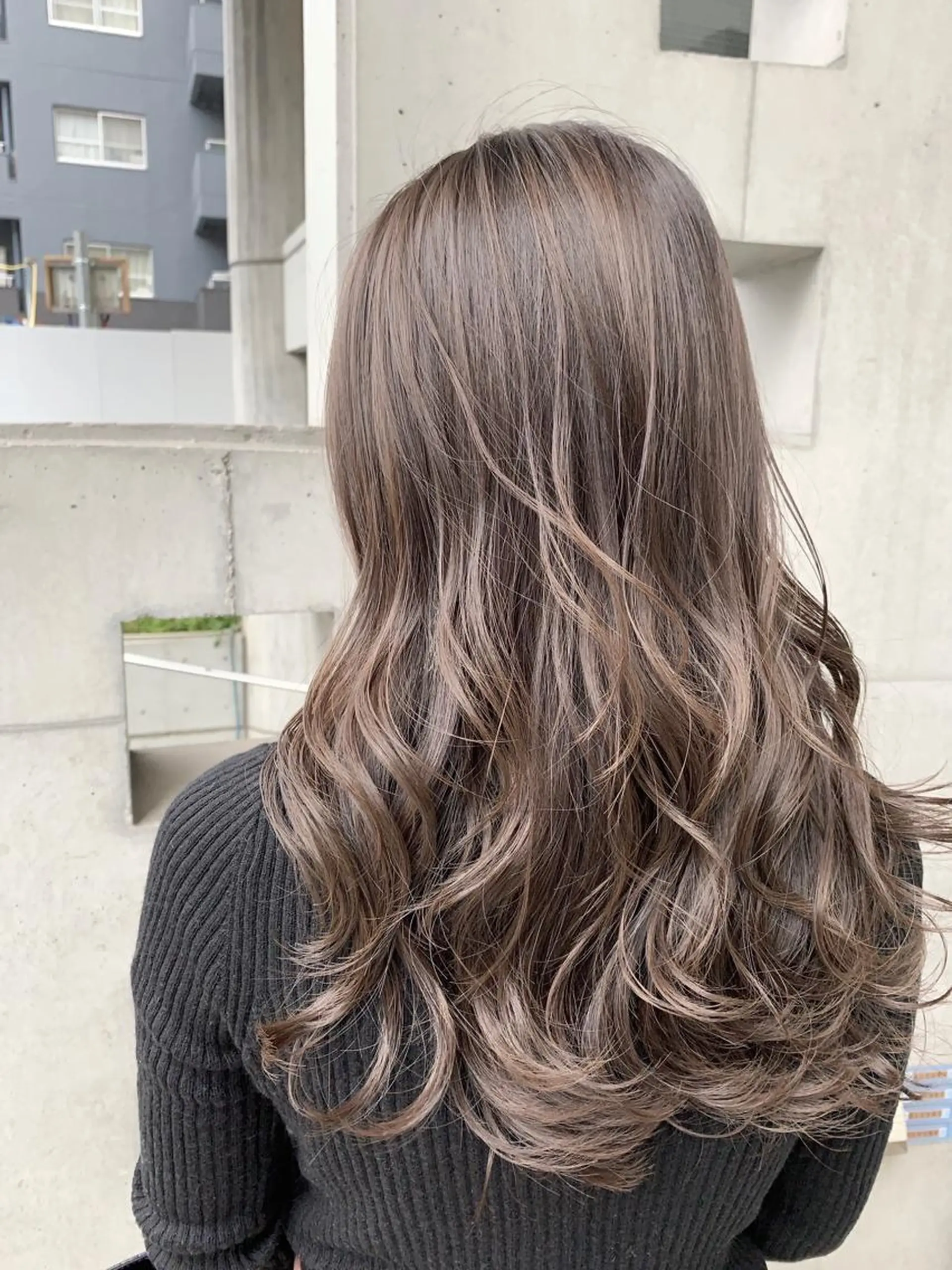 ロング カラー 透明感カラー ハイライトカラー ハイライト 海外風カーテンバング Mao広尾美容室のヘアスタイル