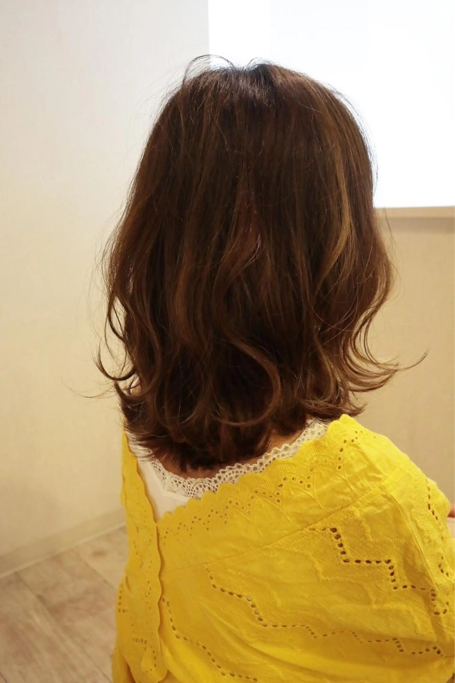 ミディアム 岩間 祐佳のヘアスタイル