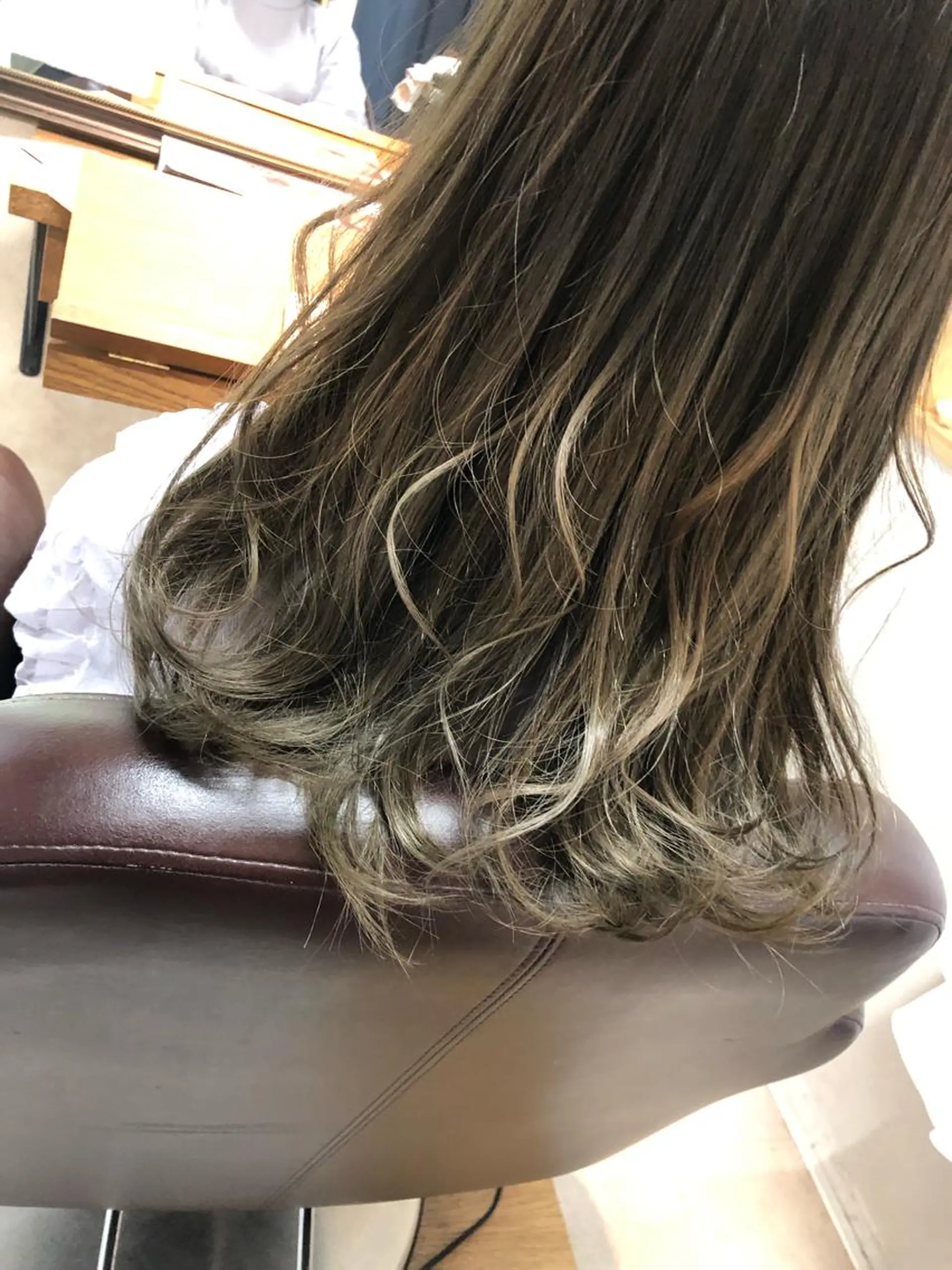 ミディアム カラー アディクシーカラー イルミナカラー くせ毛 髪質改善 縮毛矯正 tuuli トゥーリのヘアスタイル