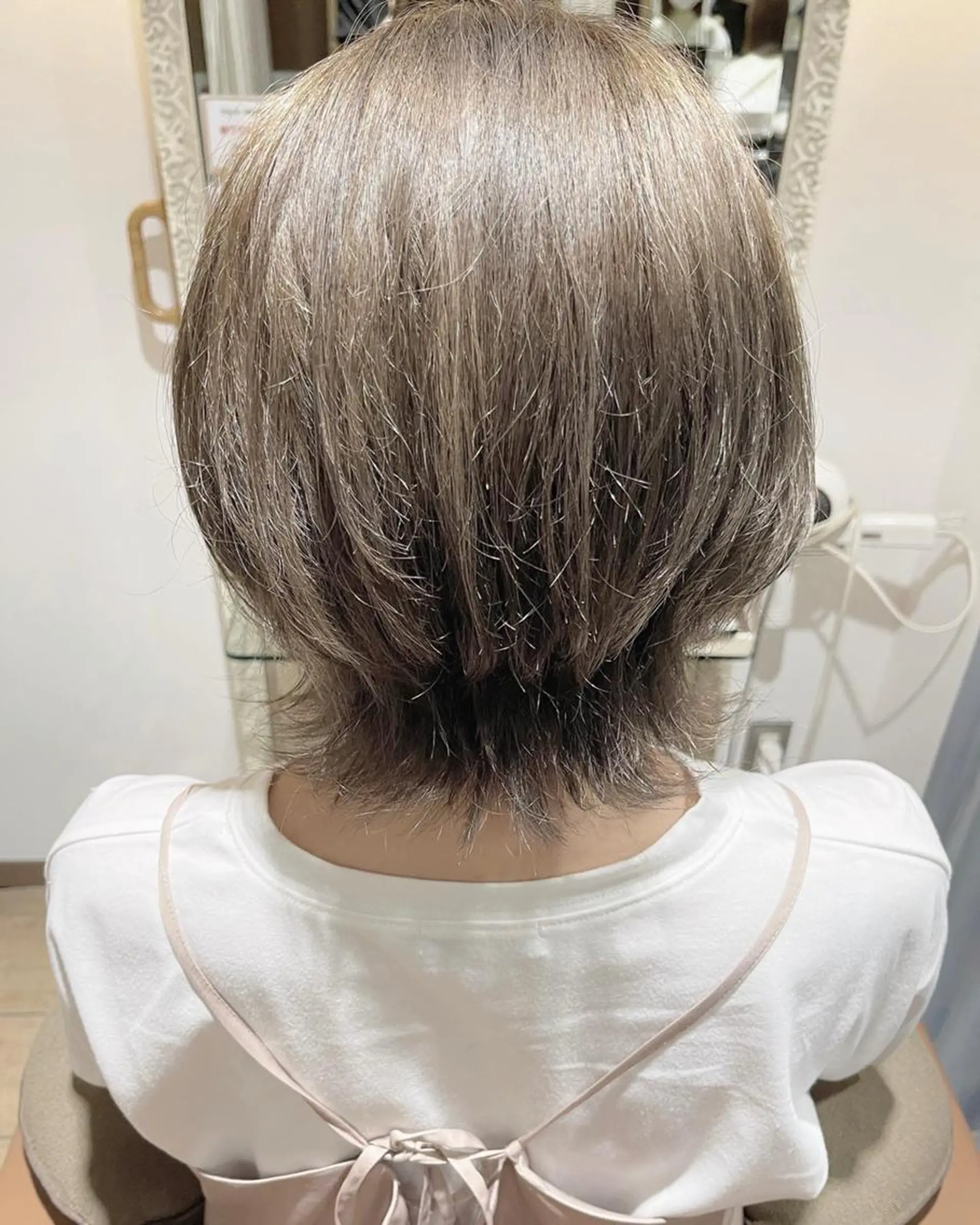 カラー ショートボブ アッシュ バレイヤージュ ミストバング ベージュカラー 🫧髪質改善艶カラー _マエダ 🫧のヘアスタイル