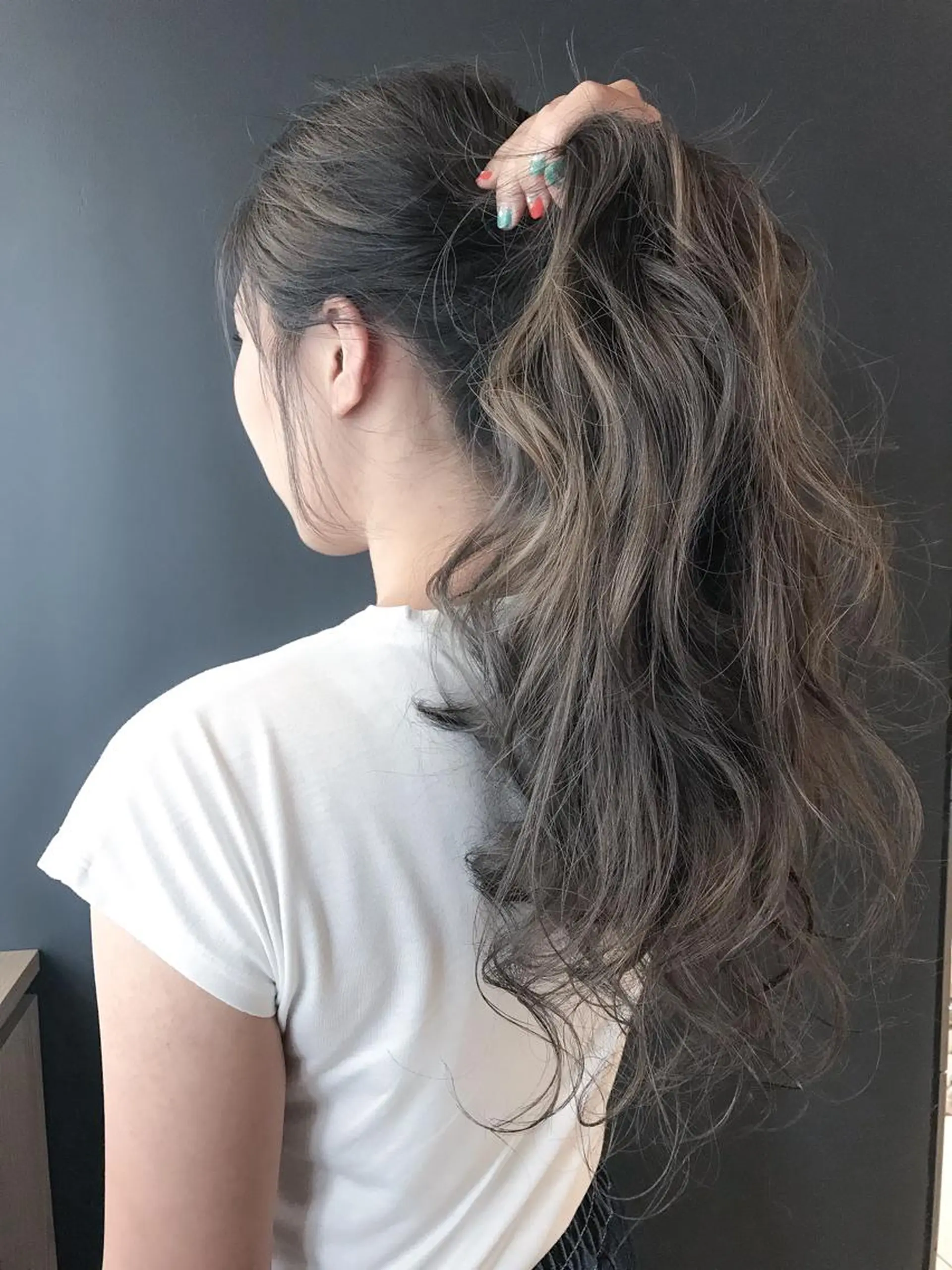 ロング カラー ブリーチ シルバー ヘアカラー BOX mico.のヘアスタイル