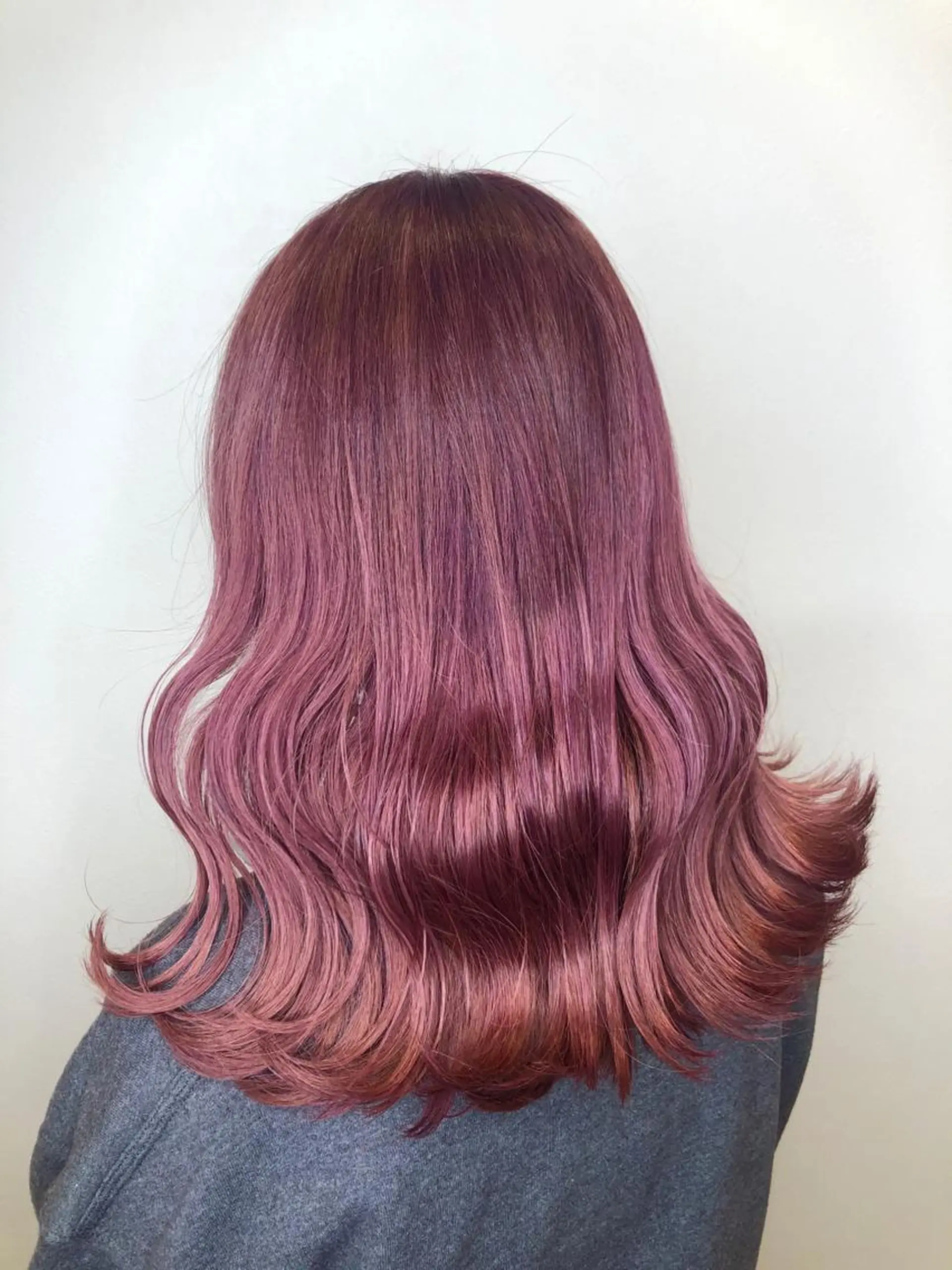 セミロング ピンクラベンダー yuuto🌈 透明感カラーのヘアスタイル