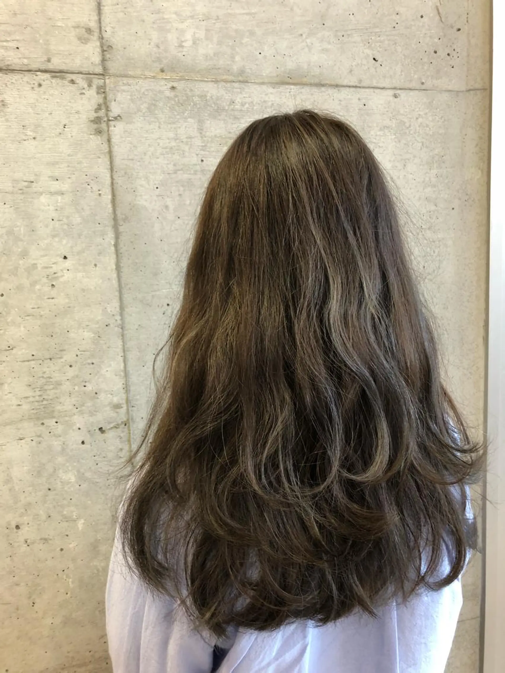 ロング カラー グレージュ ハイライトカラー ハイライト 大栗 佑也  髪質改善のヘアスタイル