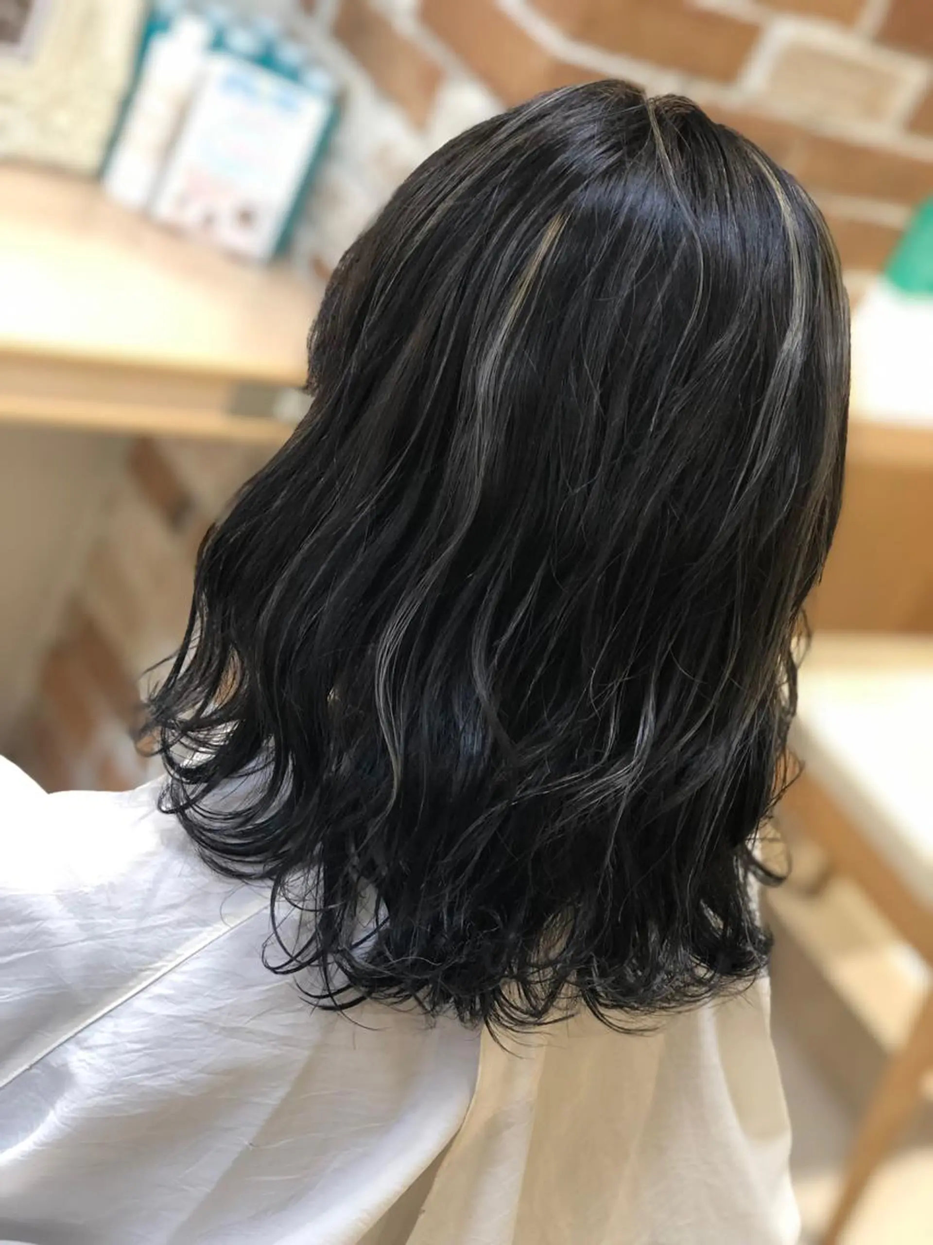 ミディアム カット ヘアカラー トリートメント SHIRATORI MITSUKIのヘアスタイル
