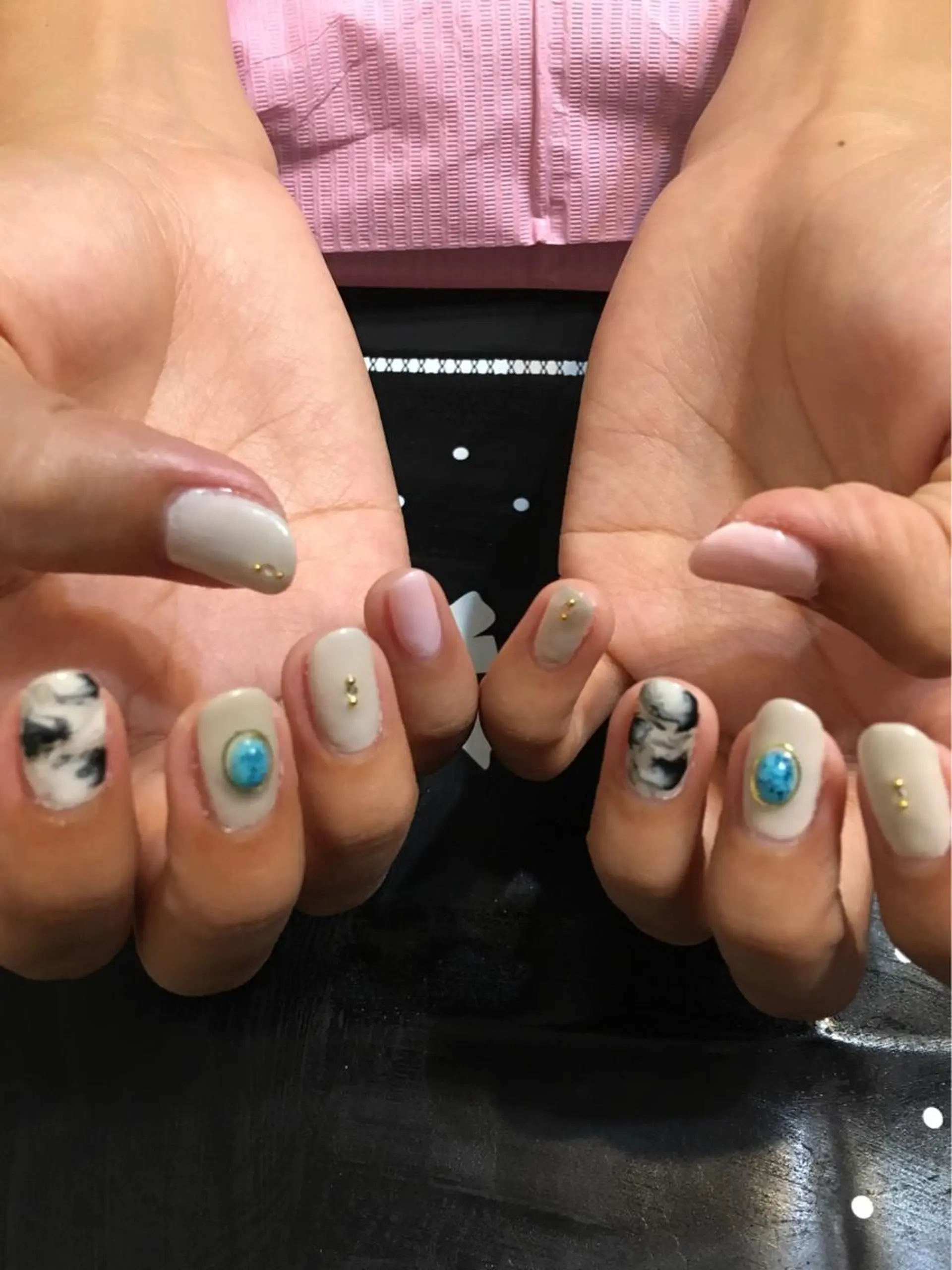 ネイル べっ甲ネイル ストーンネイル ハンドネイル 🌈KANÅKO 🌈のネイルデザイン