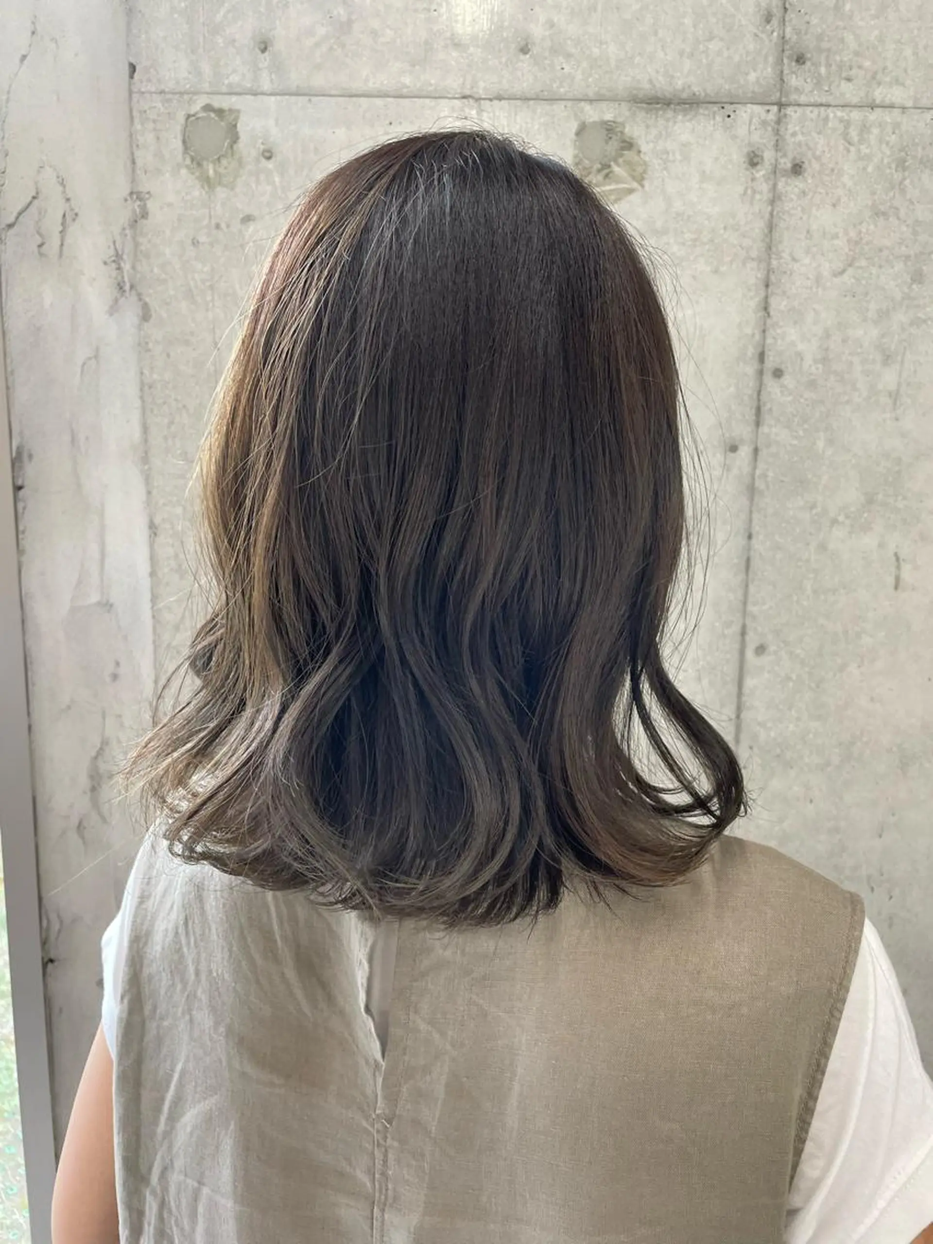 セミロング カラー 女性に人気♪ はやしほのかのヘアスタイル