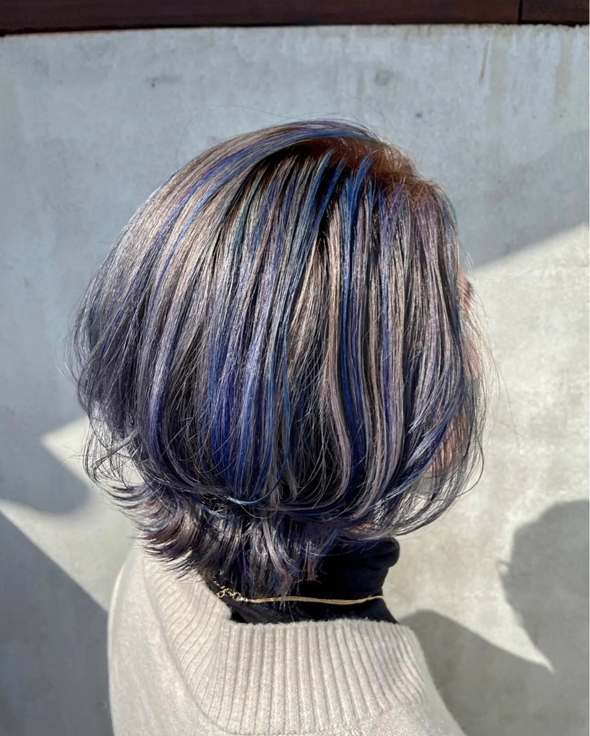 ミディアム カラー ブルーカラー パープルカラー シルバー 佐藤 美聡のヘアスタイル