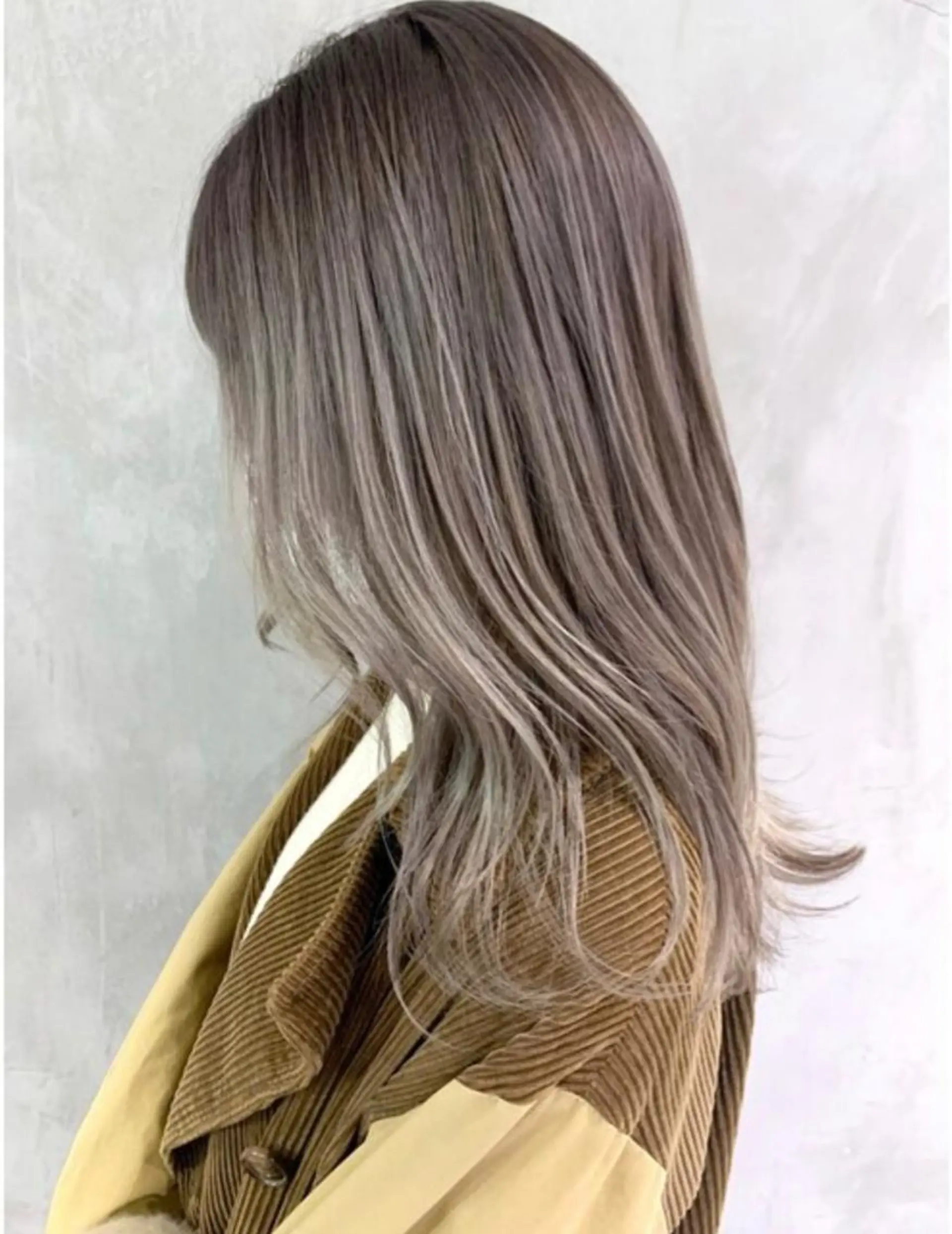 セミロング カット ヘアカラー トリートメント ケアブリーチ 黒瀬有汰のヘアスタイル