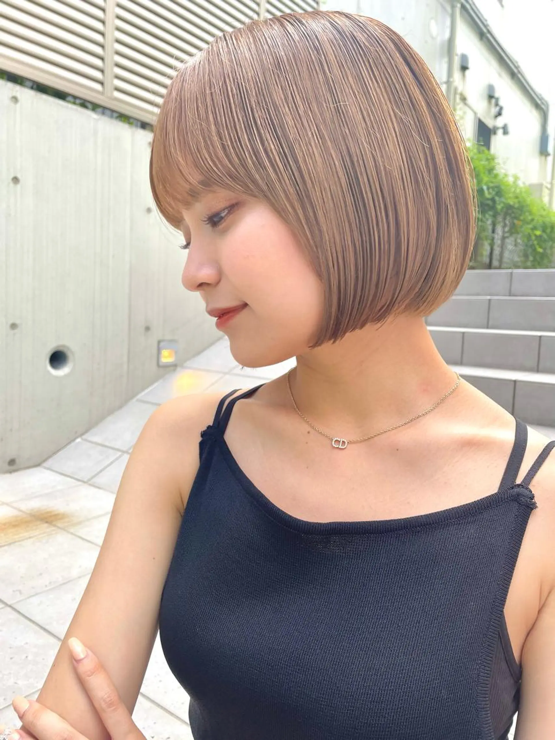 ショート カラー ベージュカラー ブリーチ ミルクティーベージュ ブリーチなしカラー ボブ レイヤー職人 横浜/似合わせ/秋山のヘアスタイル