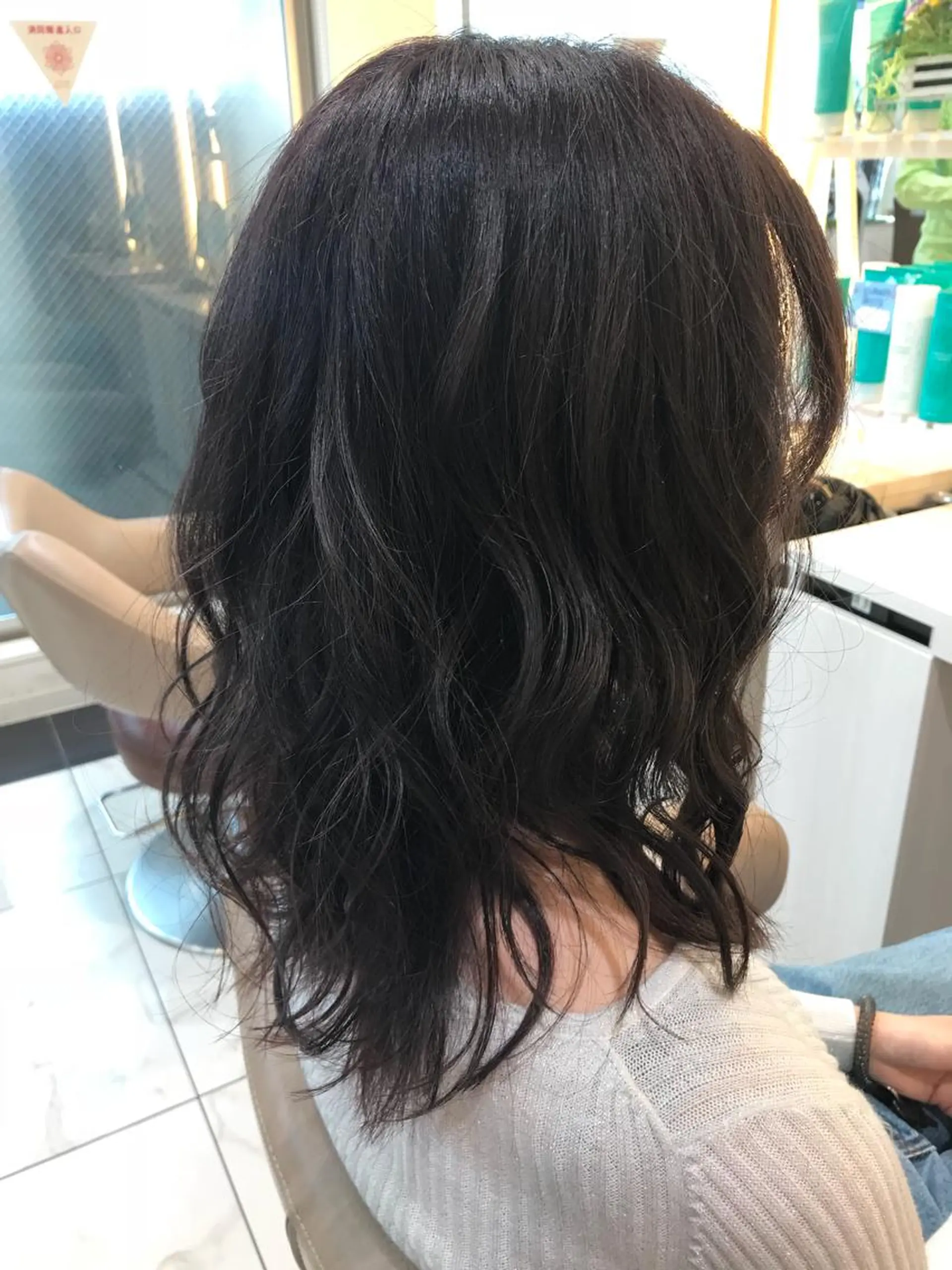 ミディアム カラー ブルーカラー ブルージュ ヘアカラー トリートメント 清藤綾/脱白髪染め 白髪ぼかしハイライトのヘアスタイル