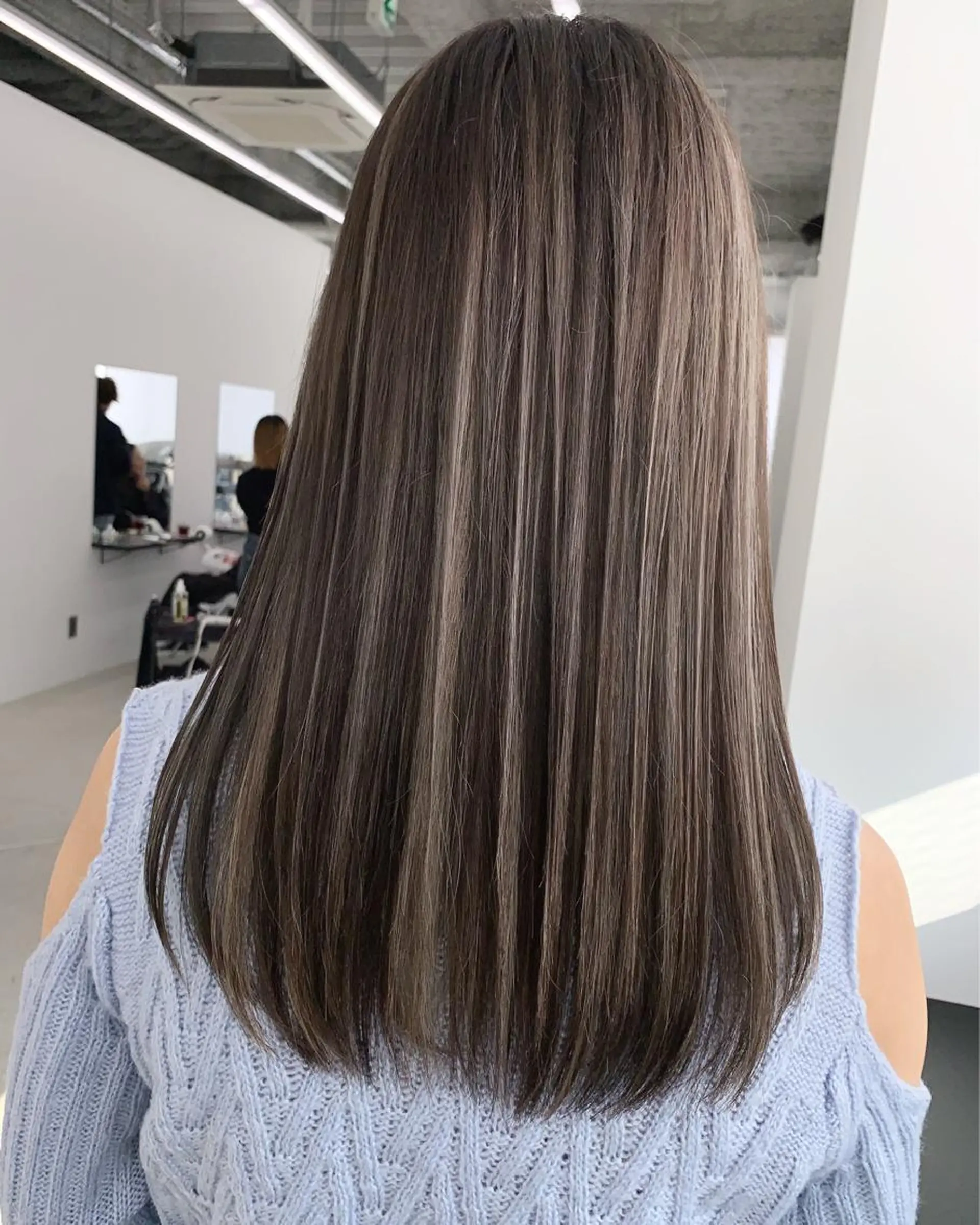 ロング ハイライト 山田 絵里菜のヘアスタイル