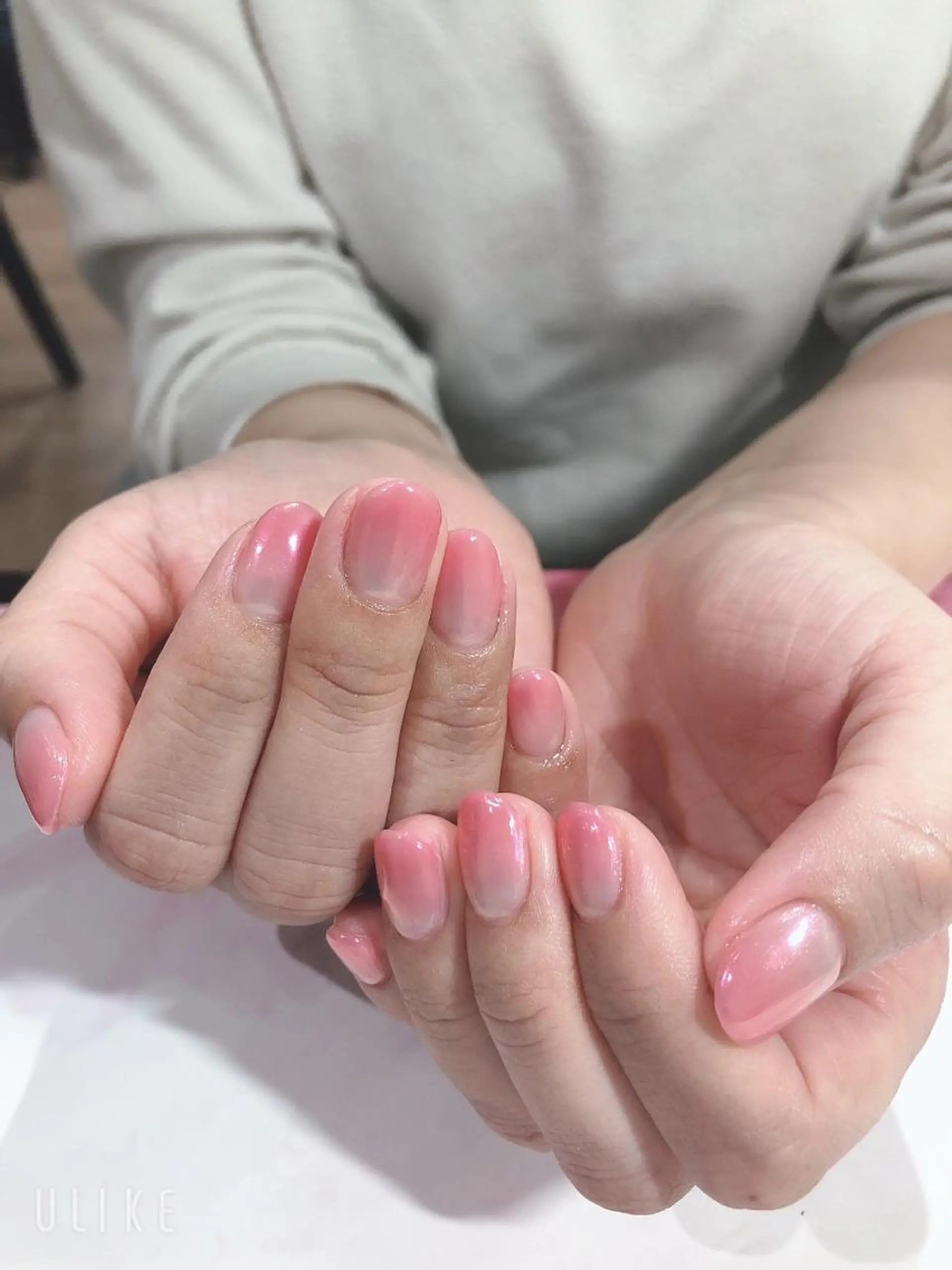ネイル グラデーション ミラーネイル ハンドネイル 吉野✨ ネイルデザイナー✨のネイルデザイン