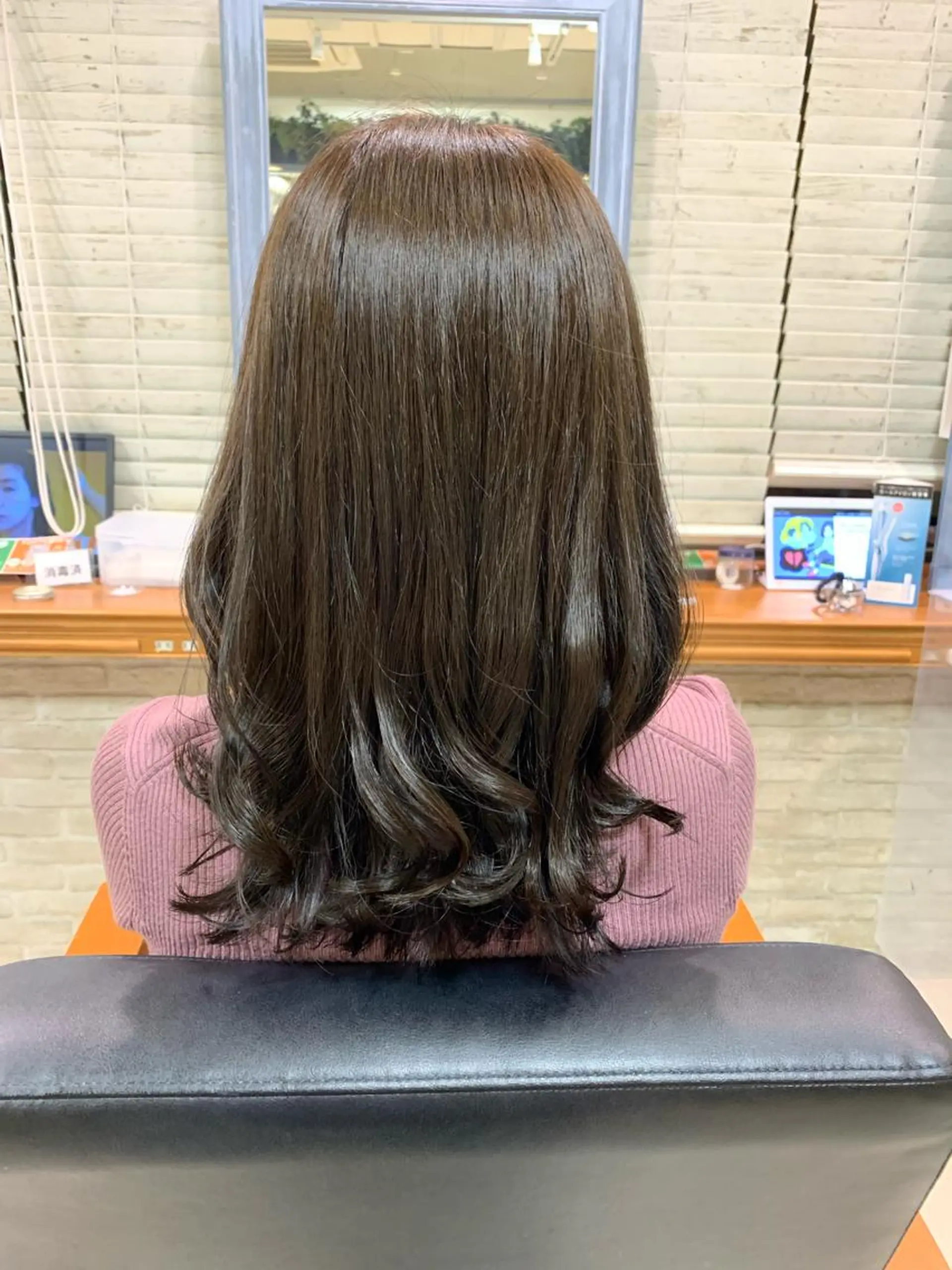 セミロング カラー 透明感ハイトーン🦄 キラ🌈のヘアスタイル