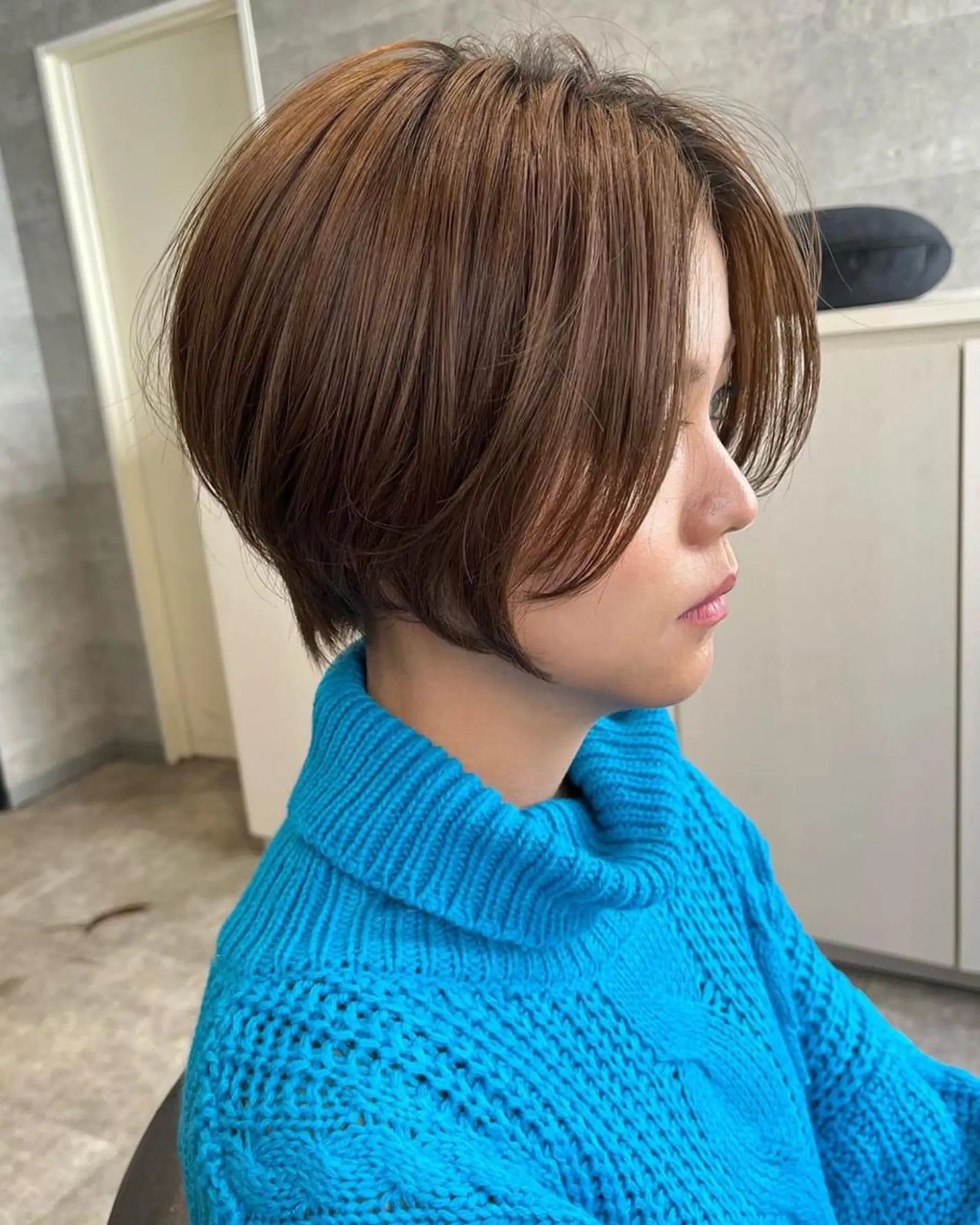 ショート 前下がりボブ ボブ 斜めバング 外国人風カラー 伸ばしかけ ＿WHITE鳳店 アンダーバーホワイトのヘアスタイル