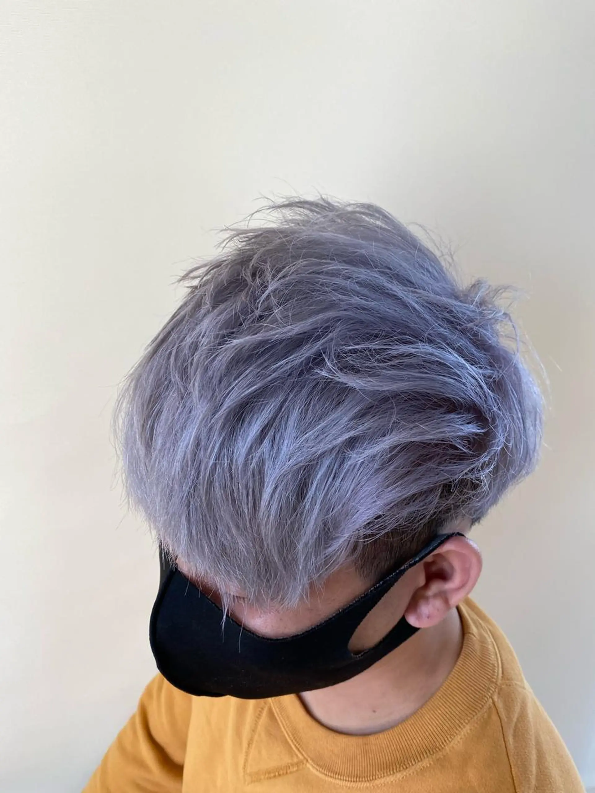 ショート カラー メンズ ツーブロック 刈り上げ シルバー Lindo 本田のヘアスタイル