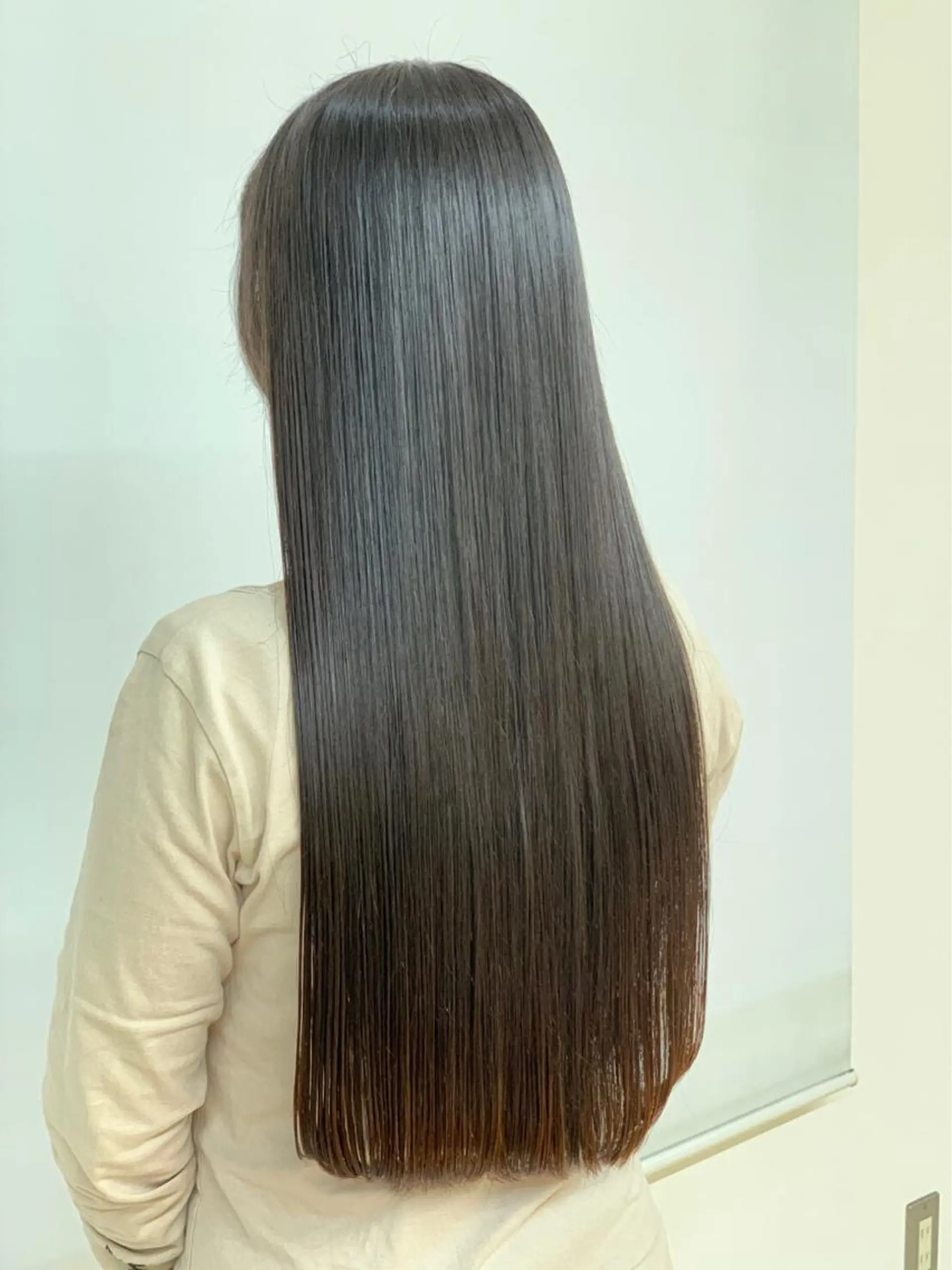 ロング カラー 瀬川 茉衣子のヘアスタイル