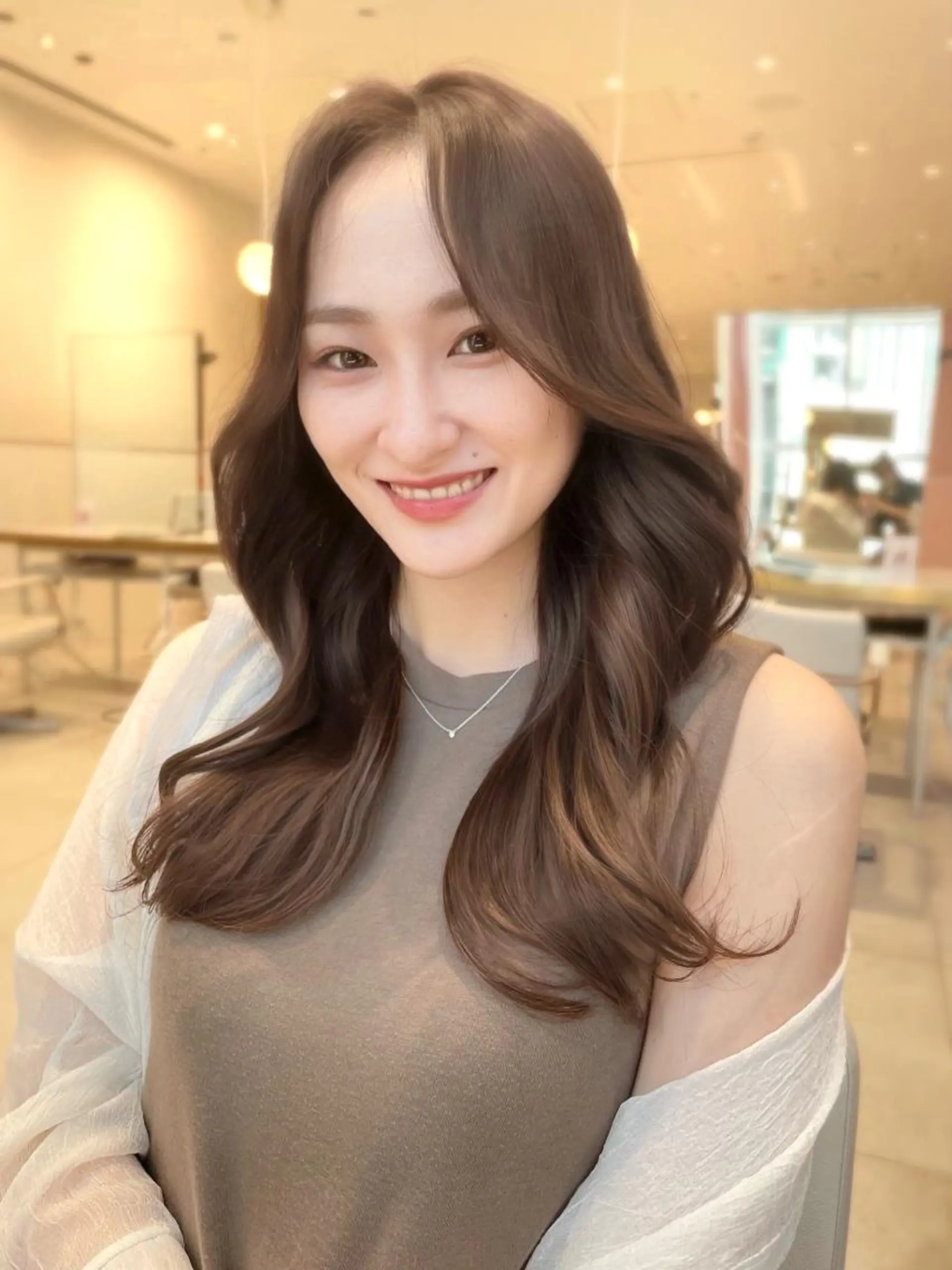 ロング カラー ヘアアレンジ 🤎小顔レイヤー /ベージュ🤎友香のヘアスタイル