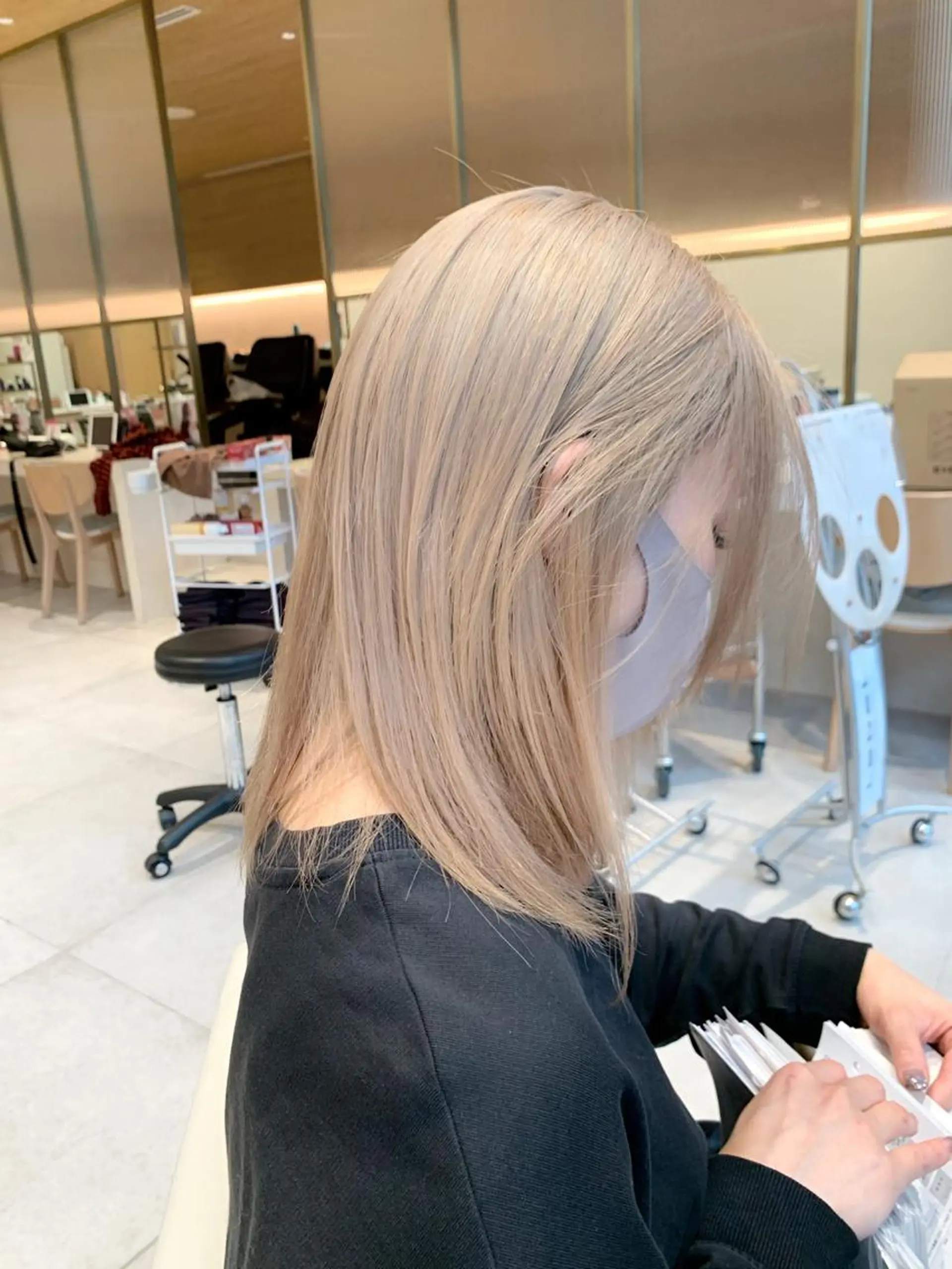 ミディアム カラー ベージュカラー 透明感カラー グレージュ ボブ ヘアカラー トリートメント ヘアセット レイヤー専門家 ダブルカラー修のヘアスタイル