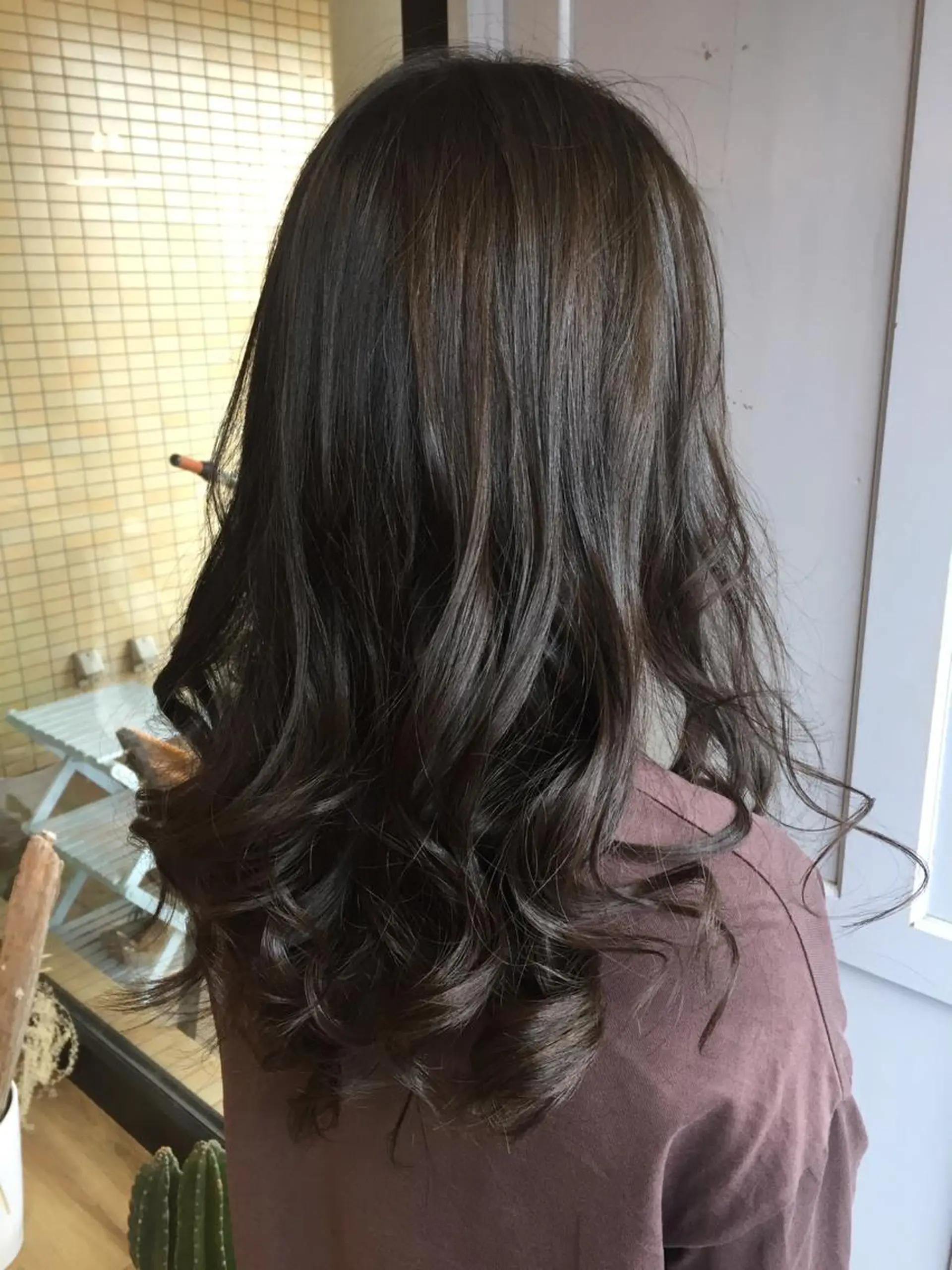 ロング カラー アッシュ ツキダテ ユイのヘアスタイル