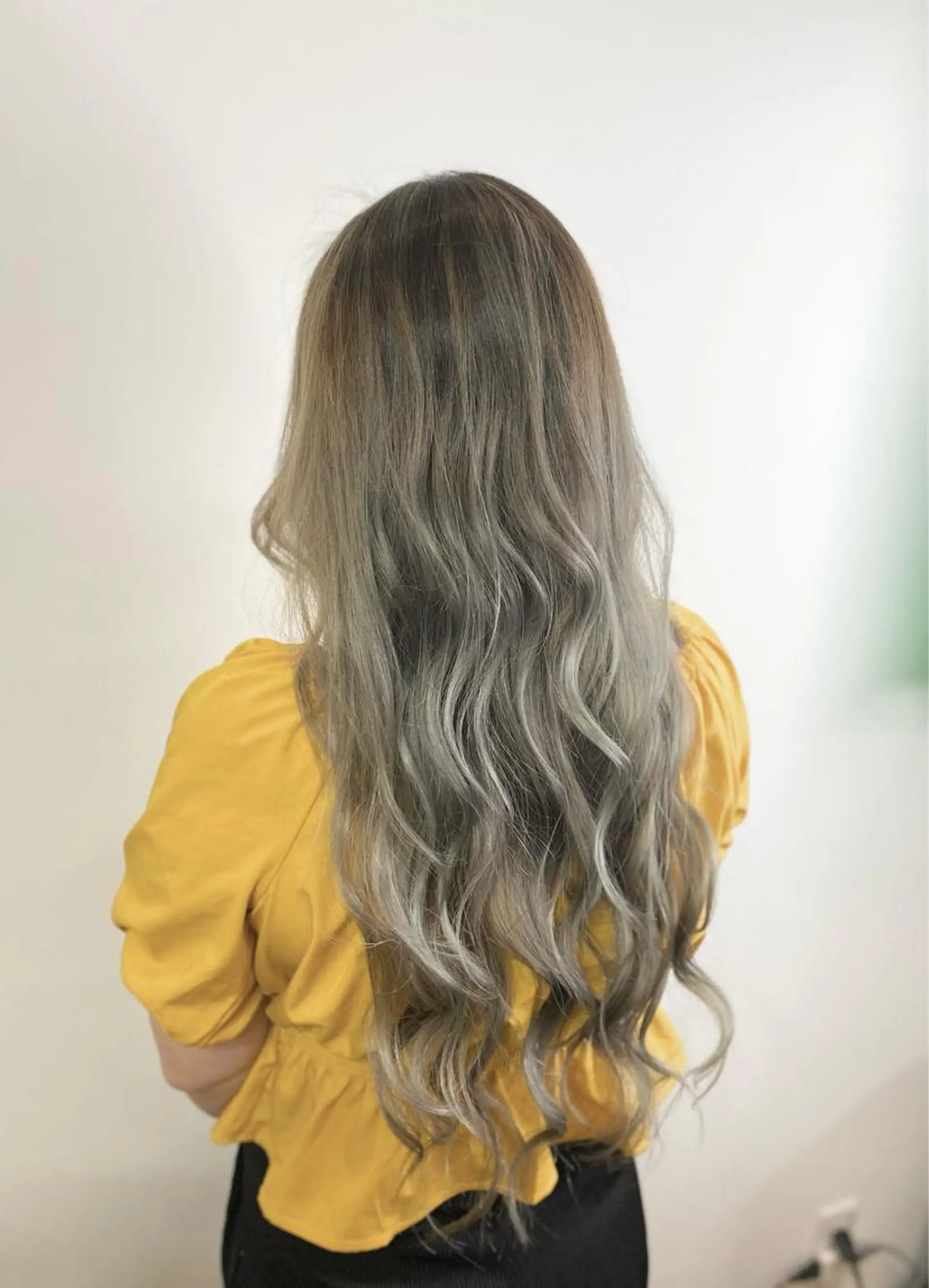 ロング カラー バレイヤージュ レイヤーカット カット ヘアカラー トリートメント Luzir⭐︎ GEN⭐︎のヘアスタイル