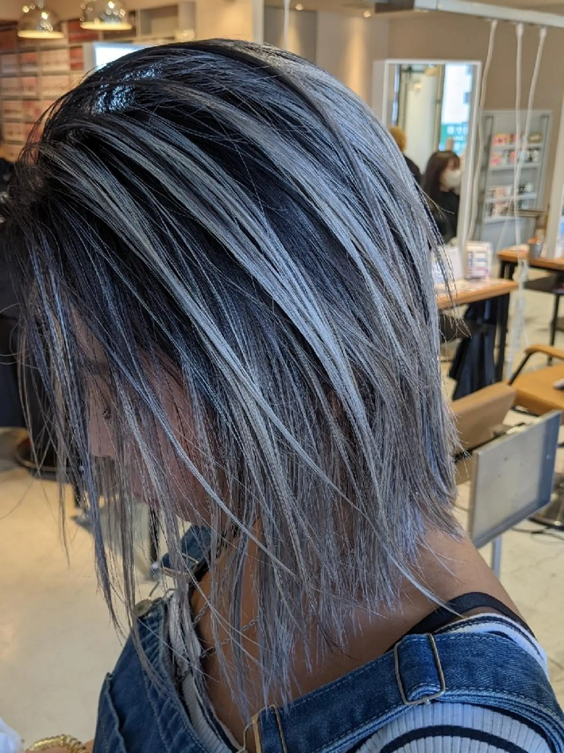 ミディアム カラー バレイヤージュ レイヤーカット カット 縮毛矯正 トリートメント nameless髪質 改善ブリーチ心斎橋のヘアスタイル