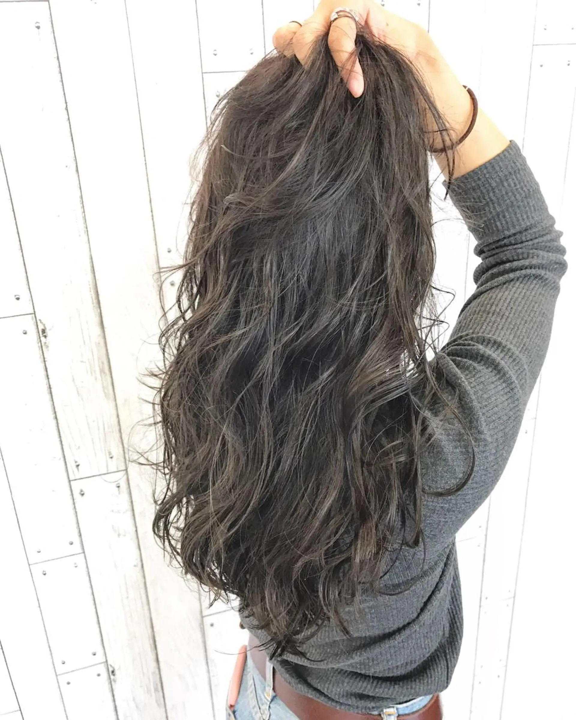 ロング カラー ヘアアレンジ 透明感カラー グレージュ 🟦メンズパーマ🟦 横浜駅｜小上馬淳司のヘアスタイル